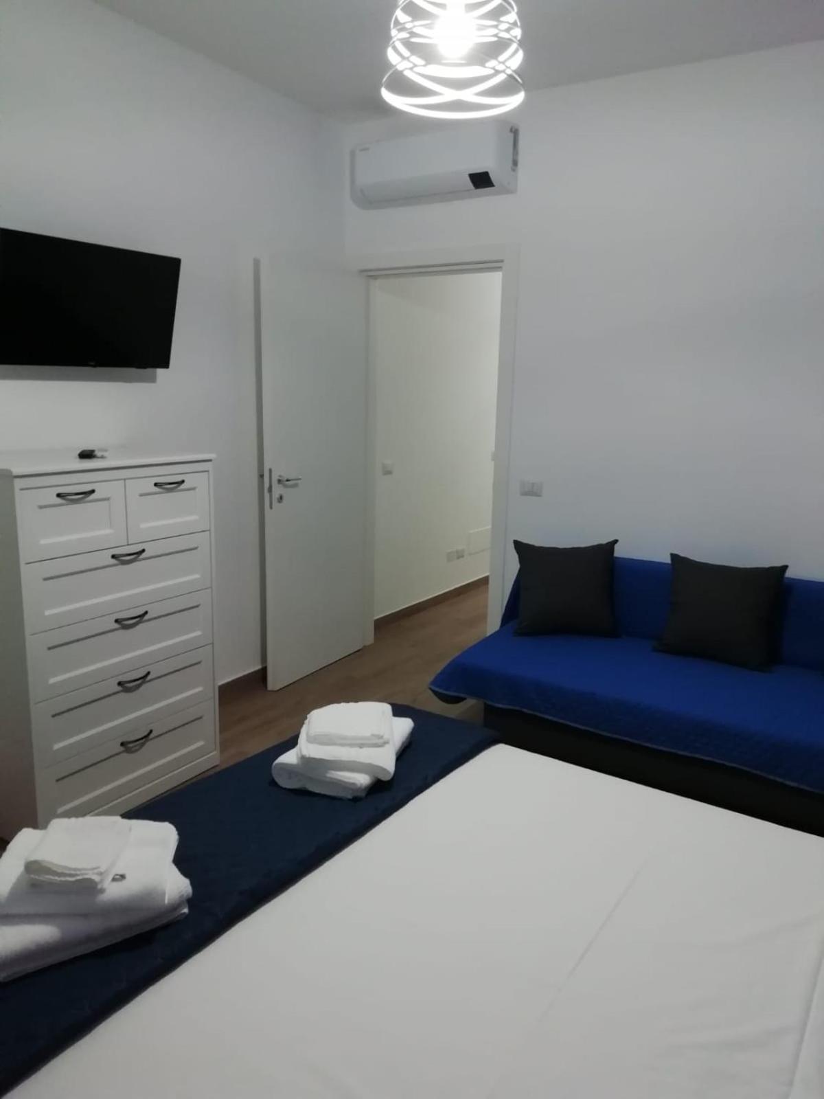 One-Bedroom Apartment - Photo 5