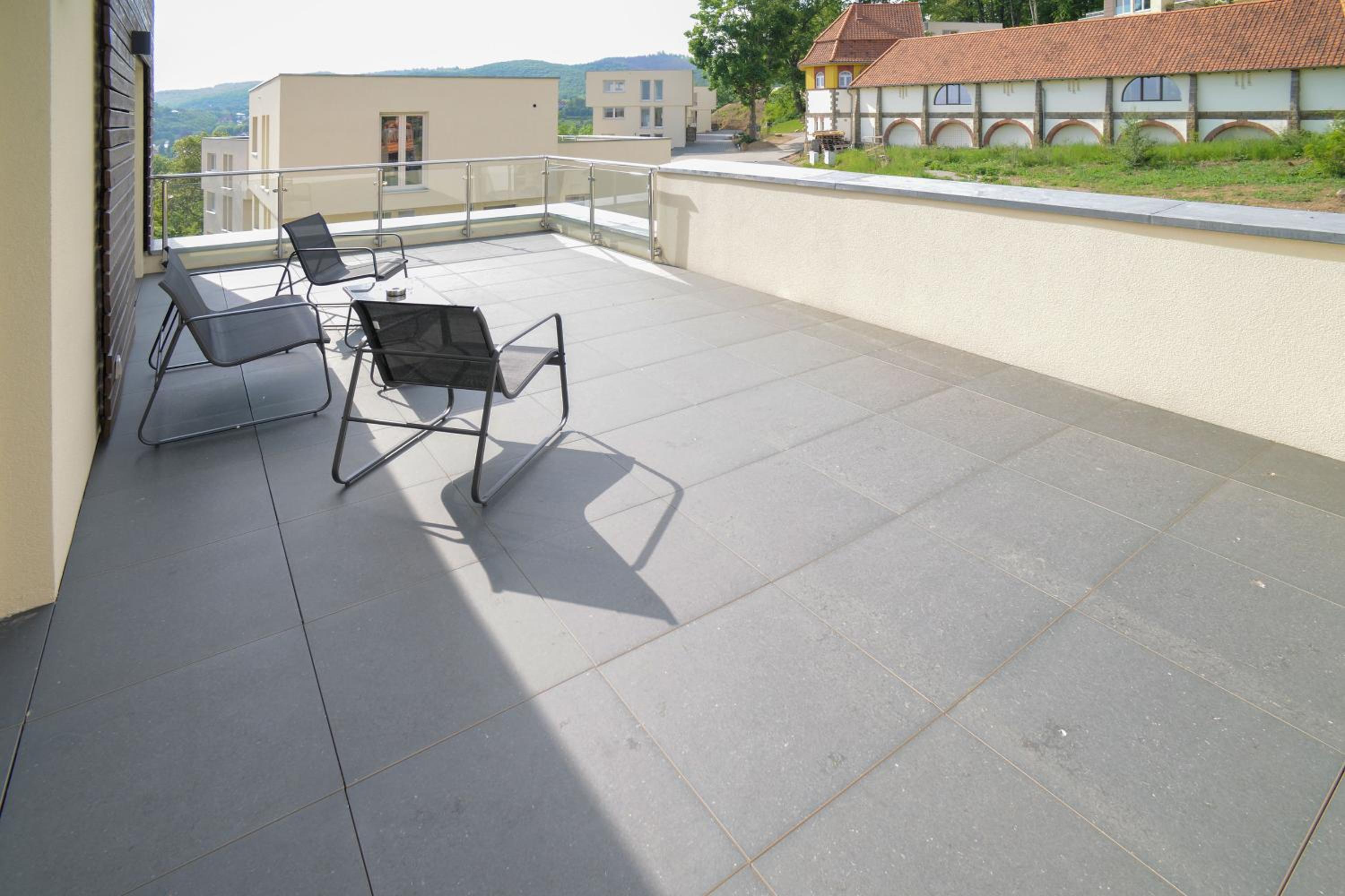 Apartment with Terrace - Photo 16