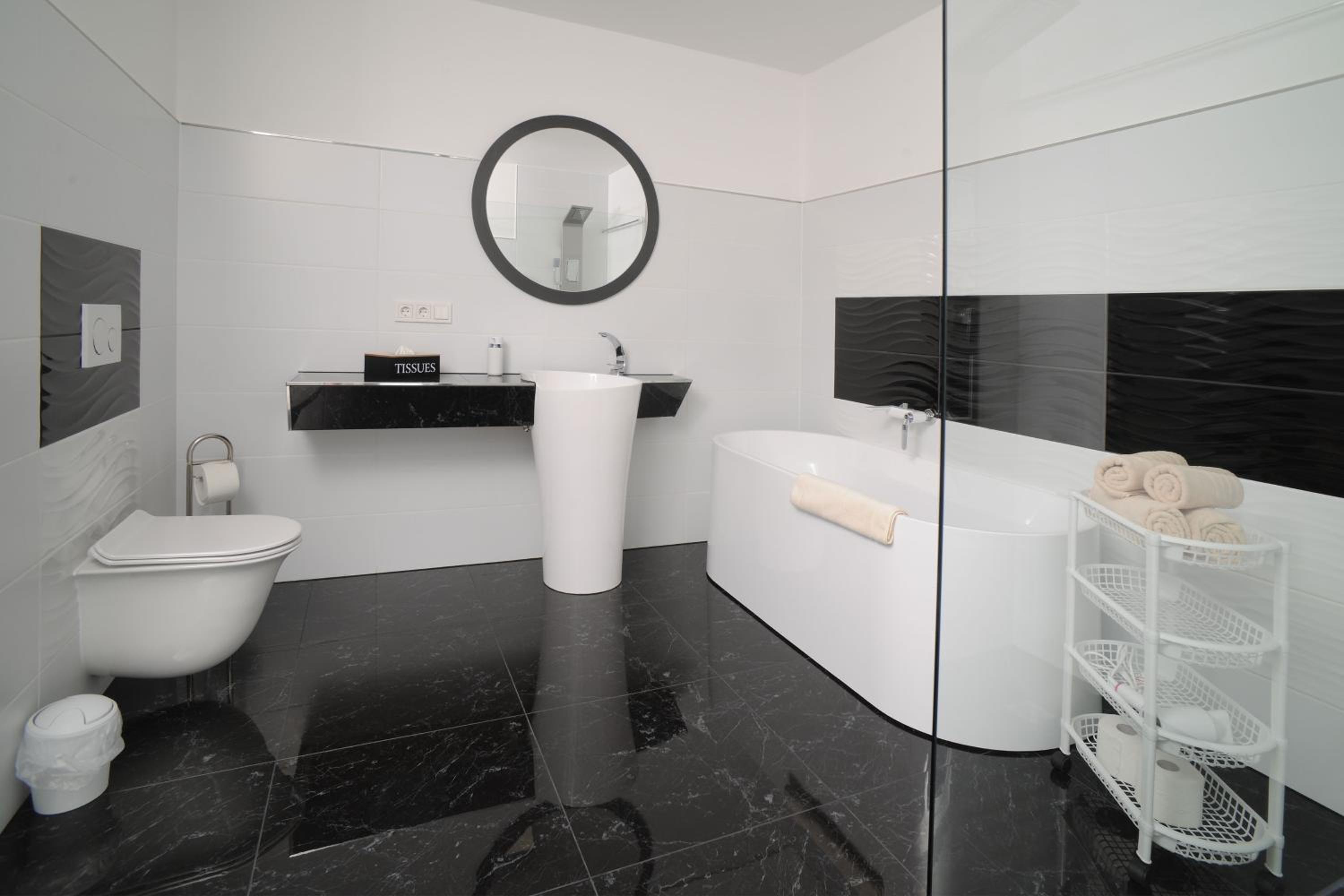 Apartment with Terrace - Photo 7