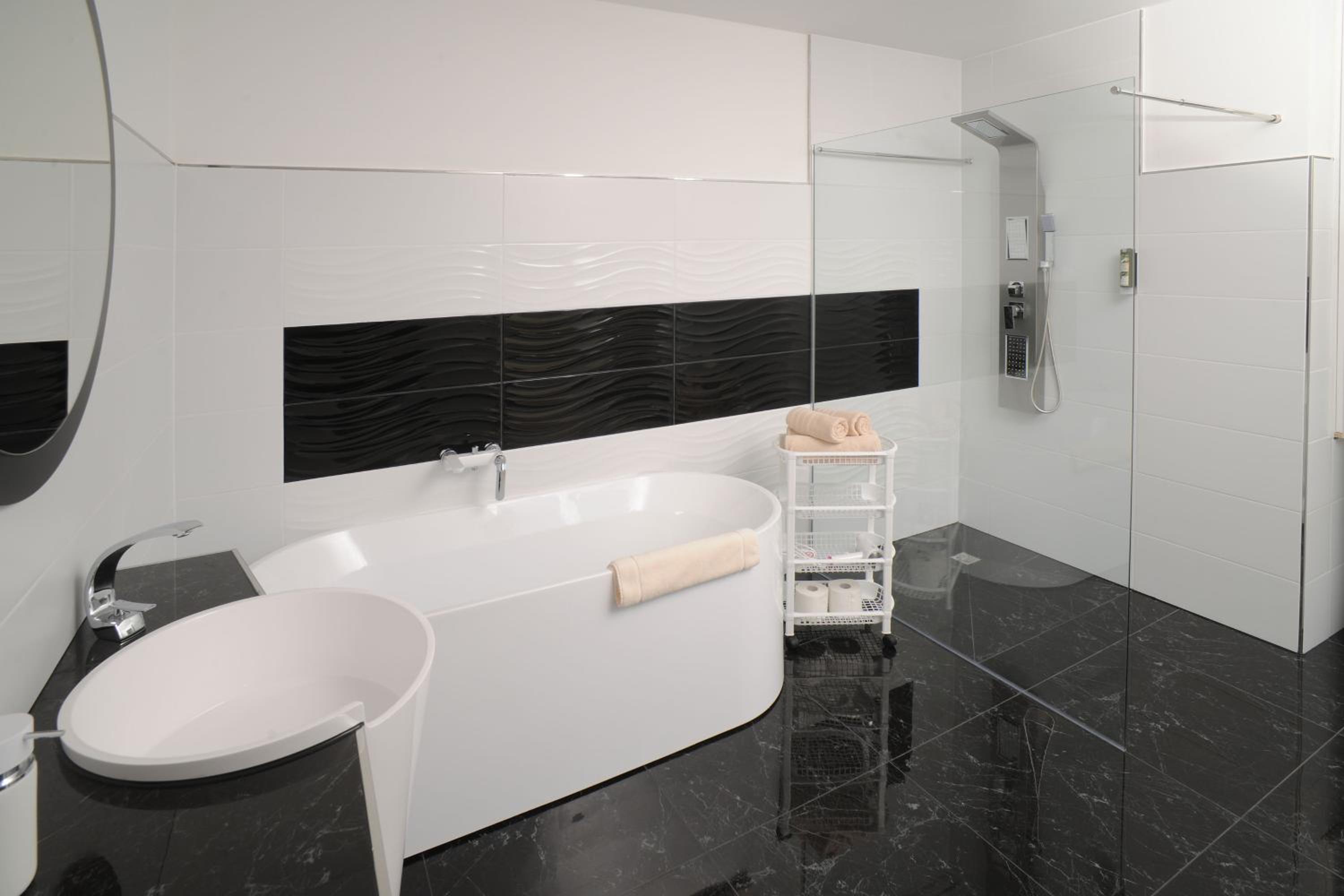 Apartment with Terrace - Photo 6