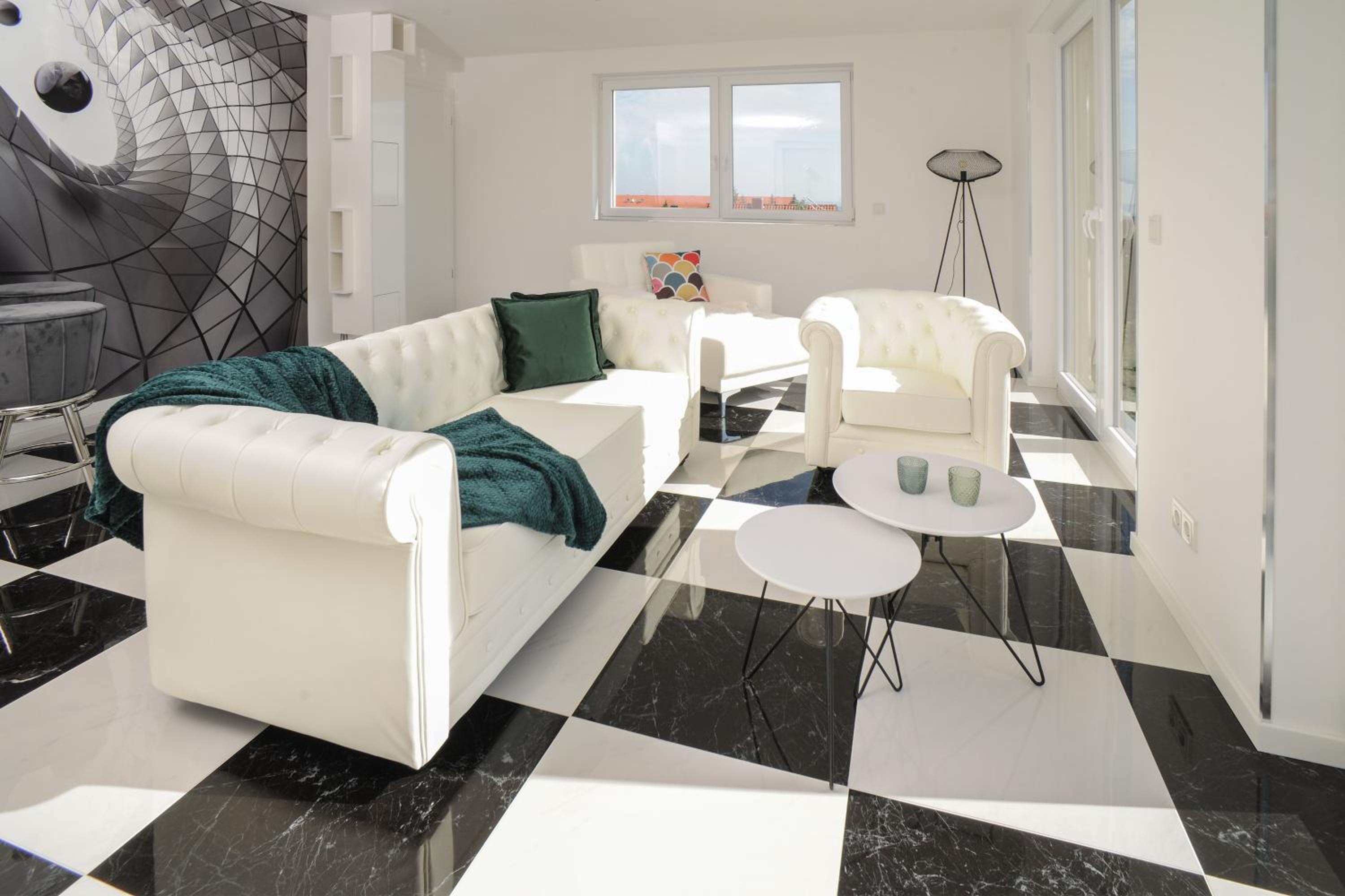 Apartment with Terrace - Photo 9