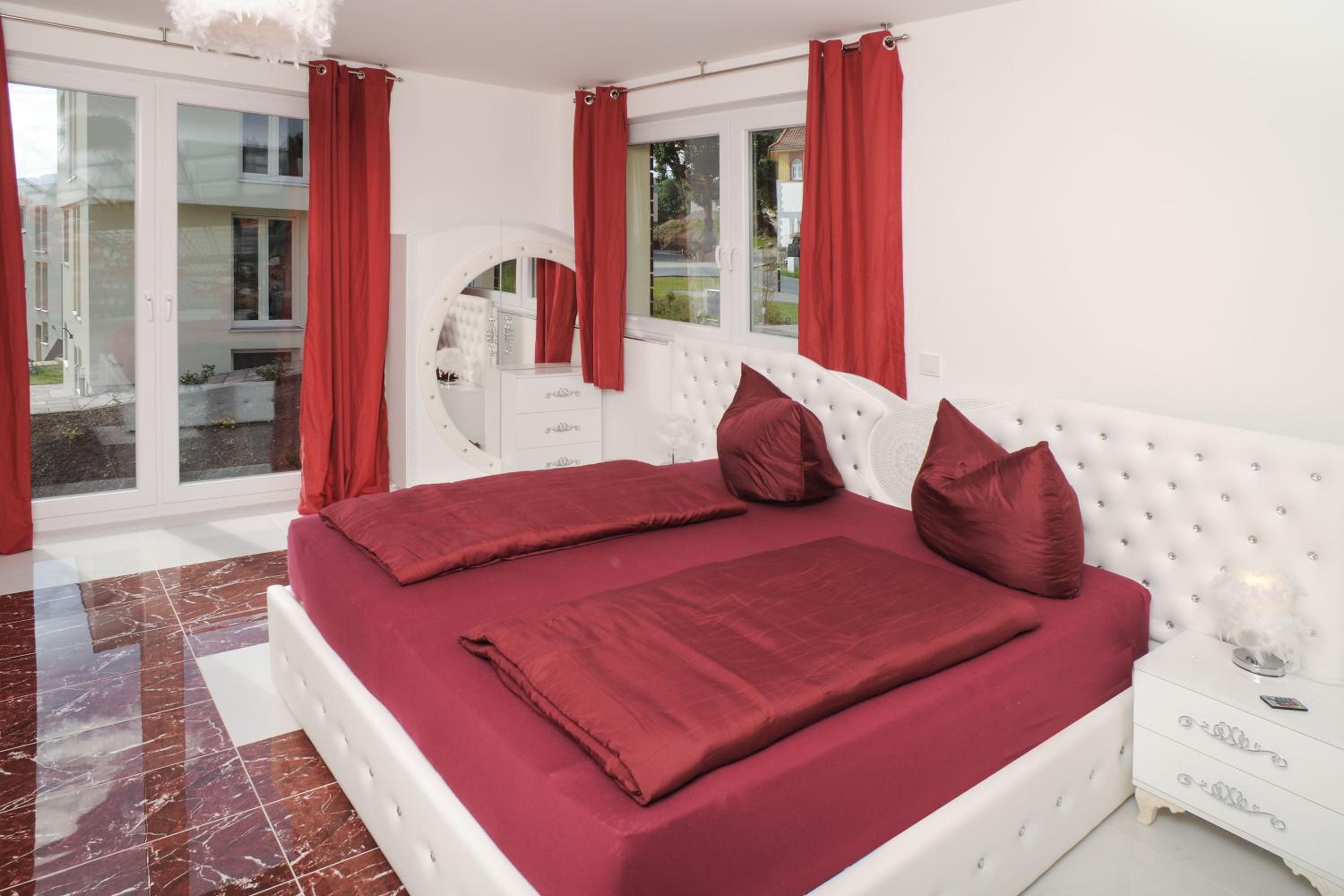 Apartment with Terrace - Photo 5