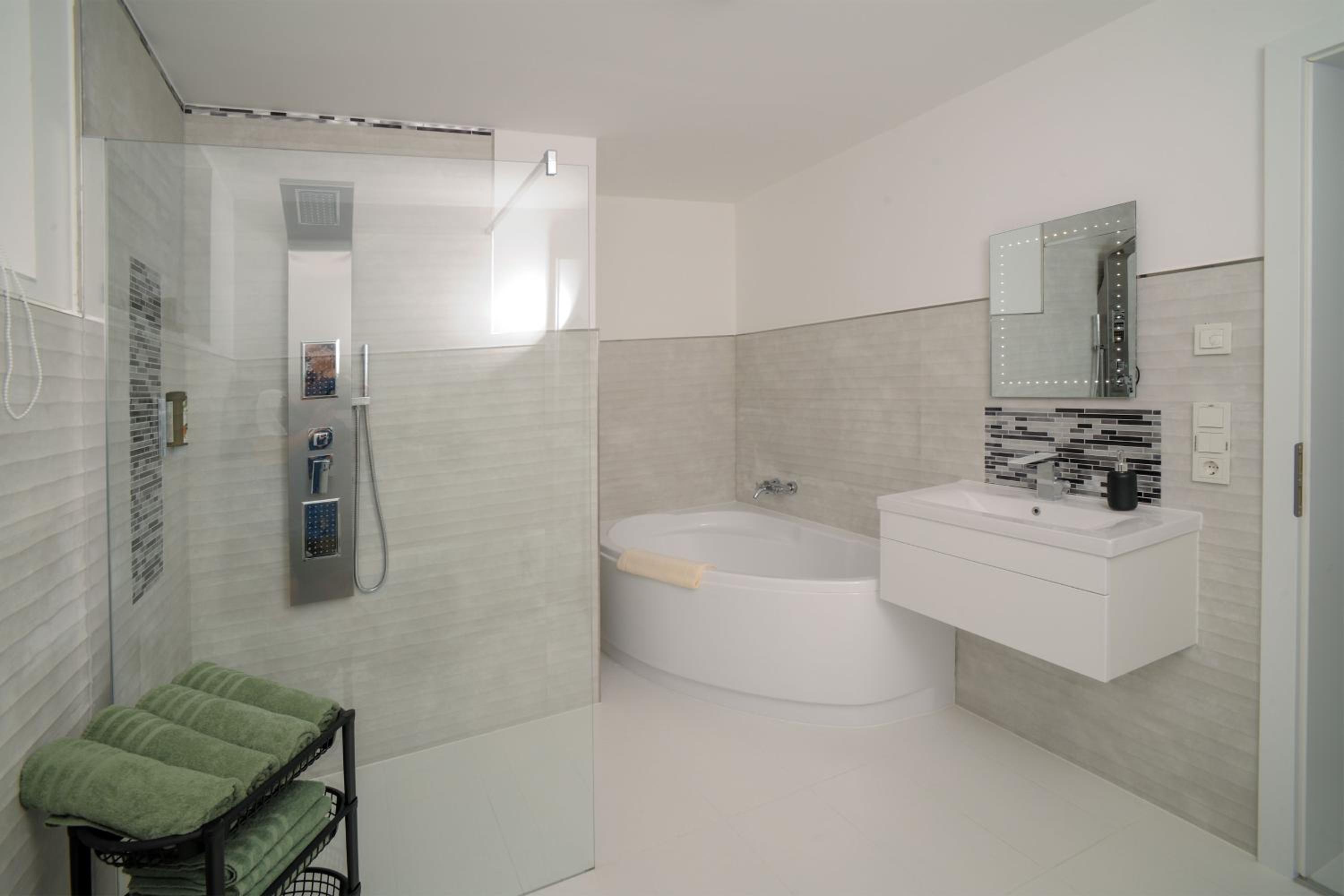 Two-Bedroom Apartment - Photo 3