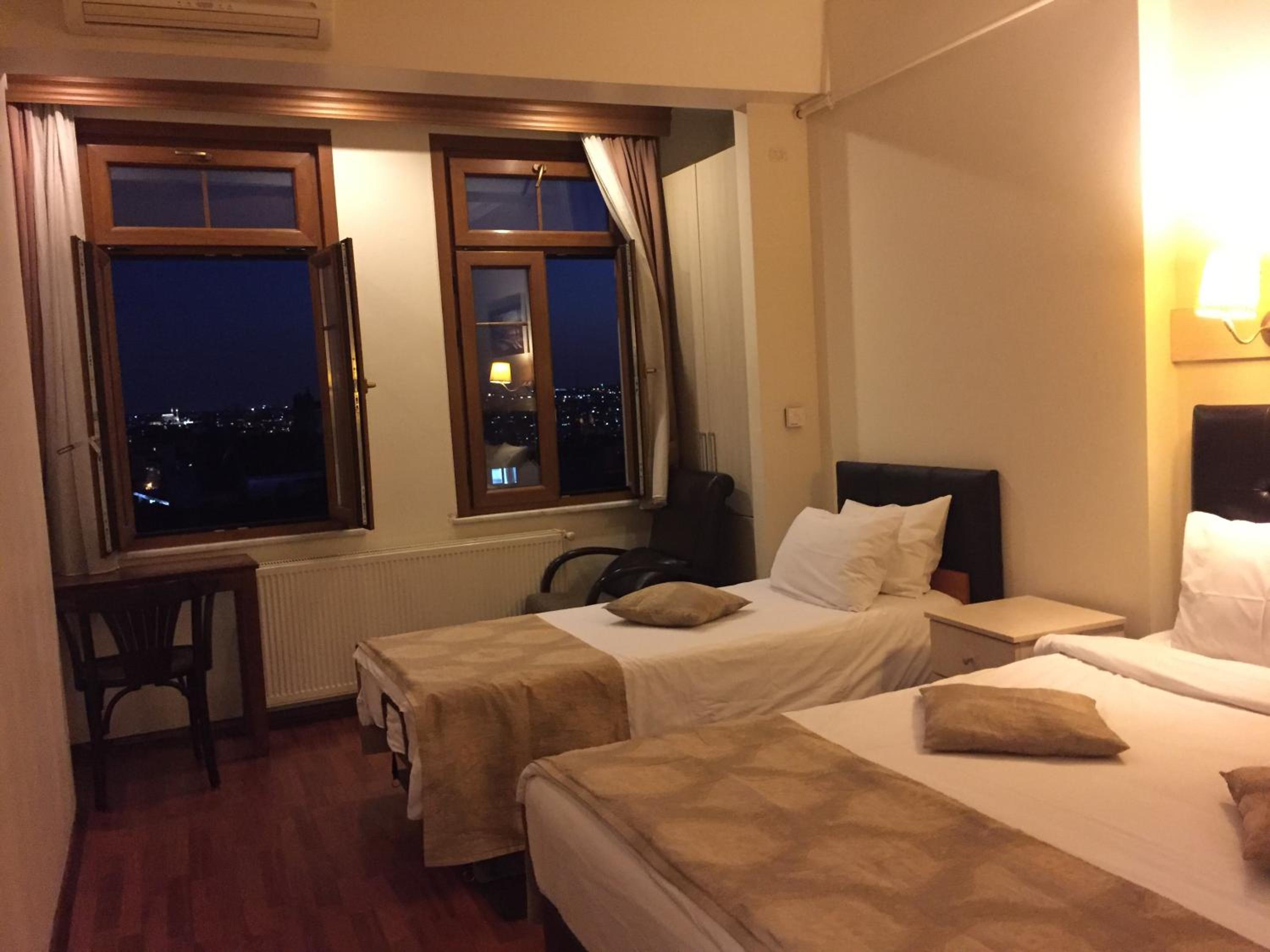 Apartment with Balcony - City View photo 3
