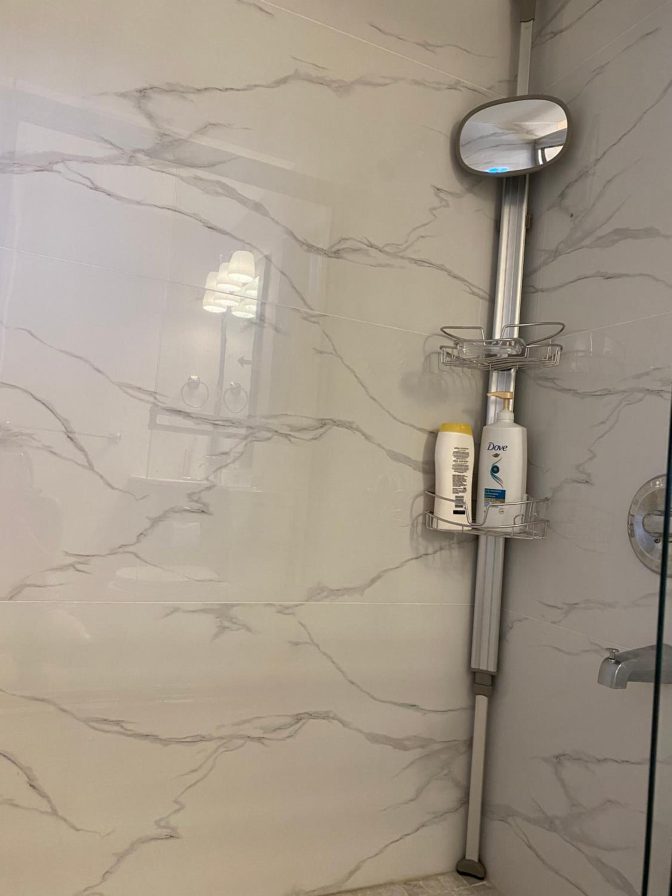 Queen Room with Shared Bathroom photo 3