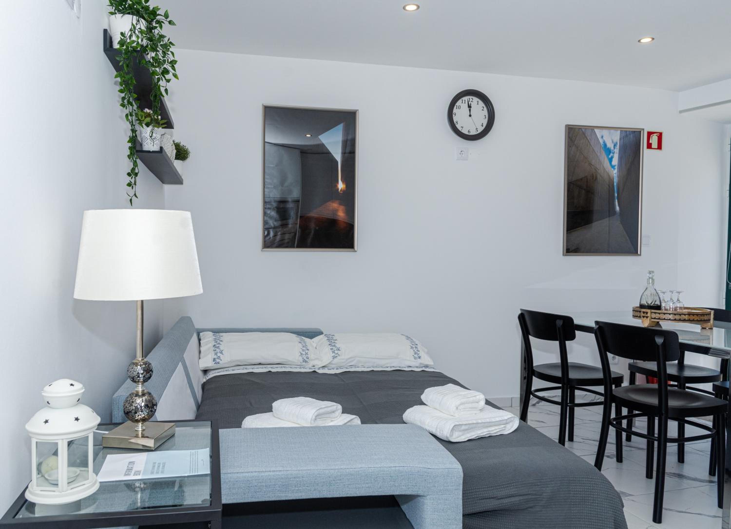 One-Bedroom House - Photo 9