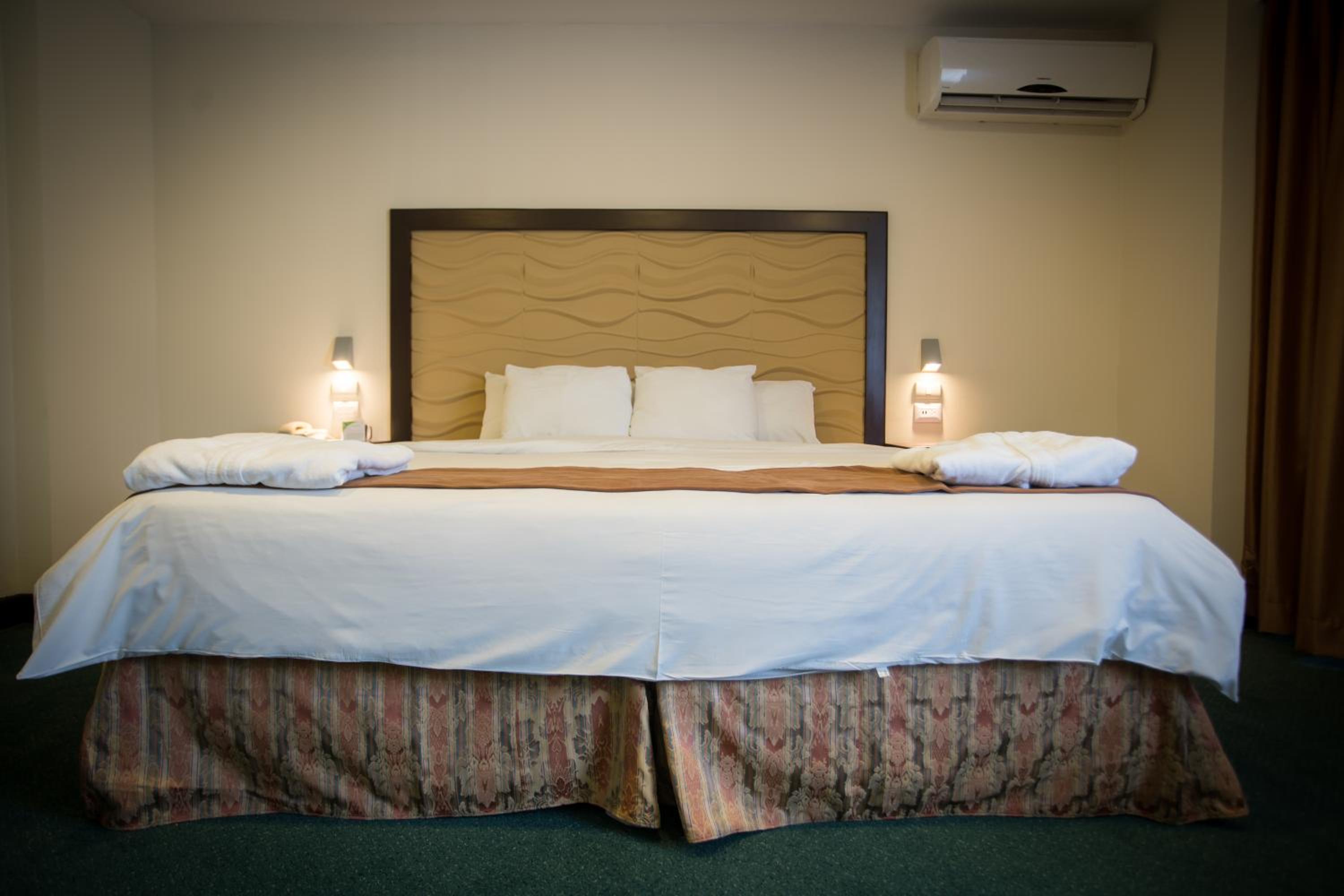 Superior King Room - Photo 12