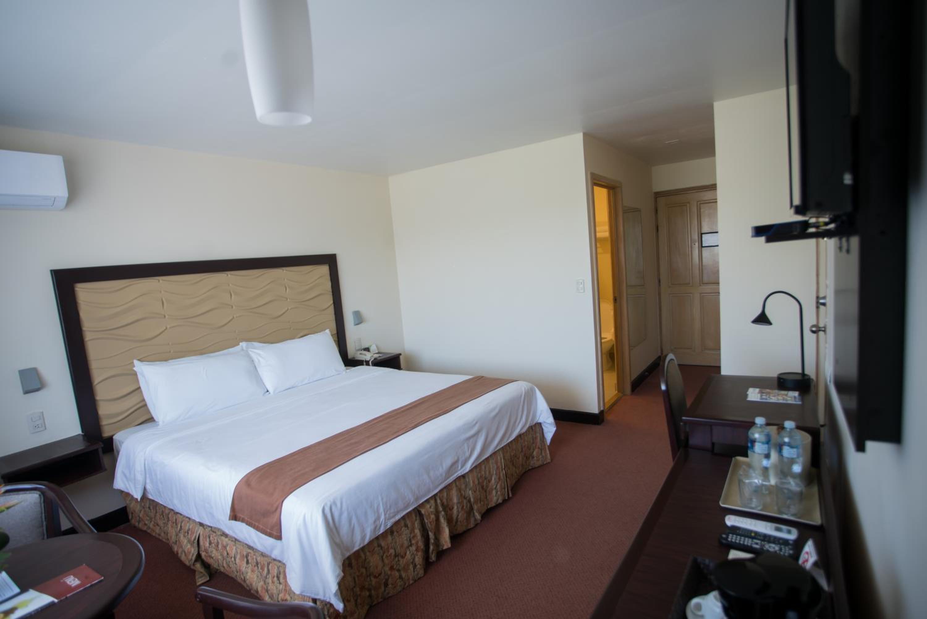 Superior King Room - Photo 14
