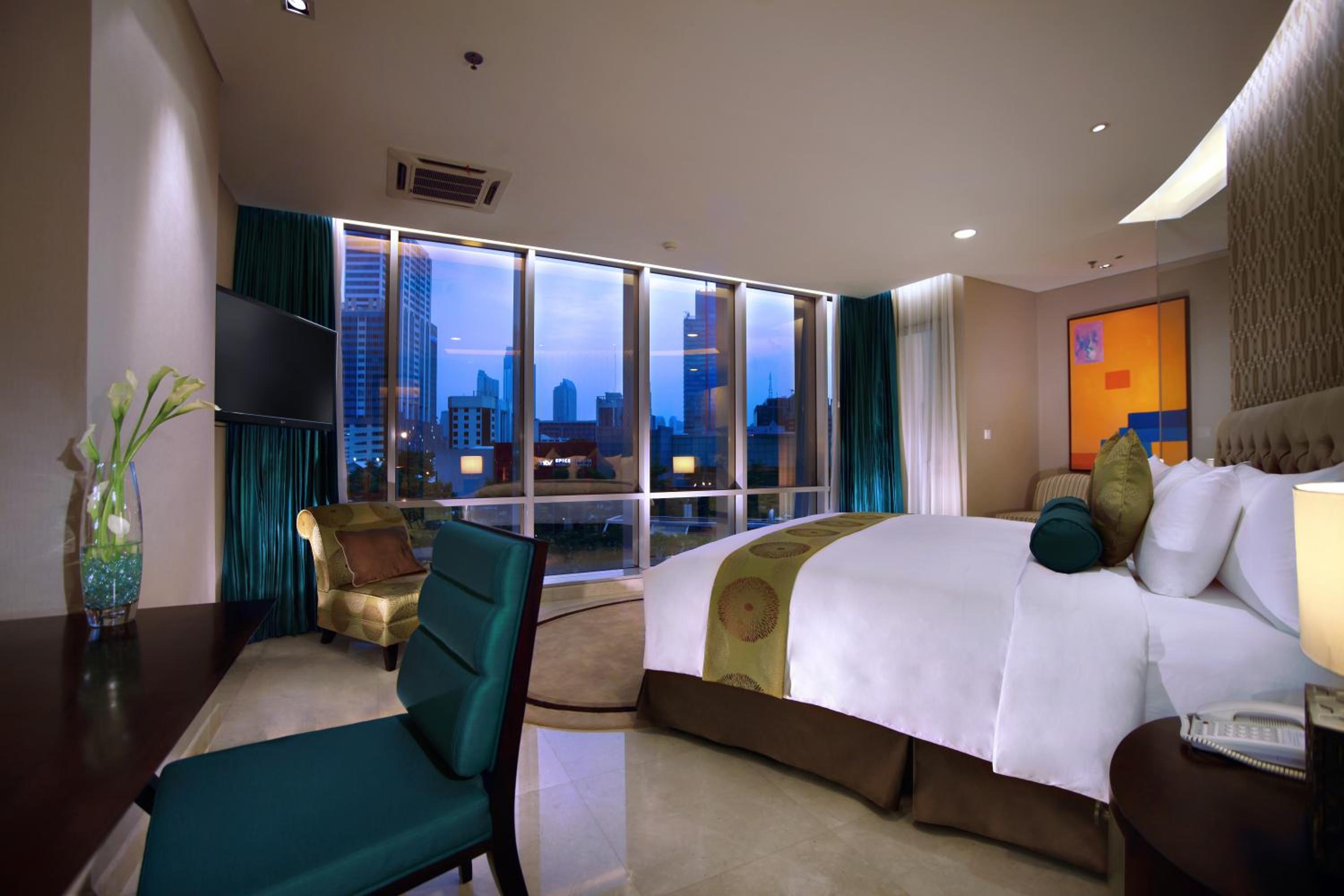 One-Bedroom Suite with Pool View