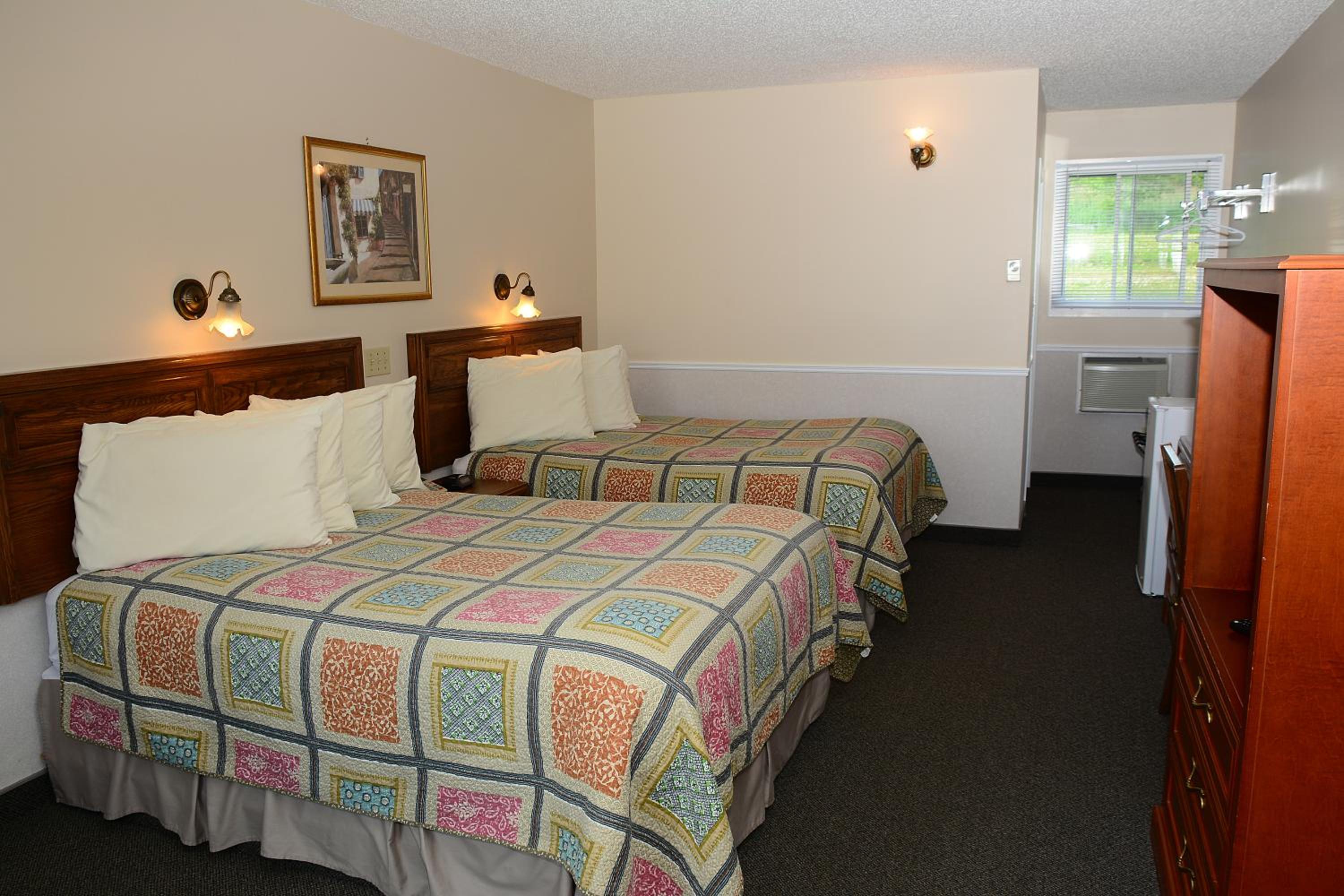 Double Room with Two Double Beds photo 3