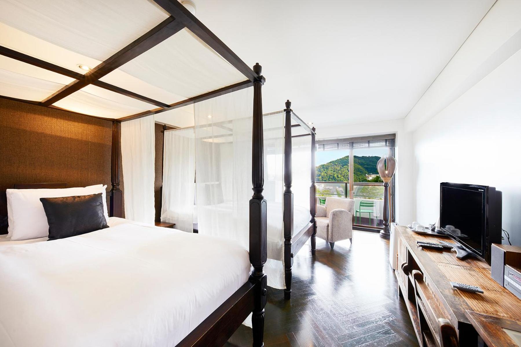 Standard Twin Room with Sofa without private bathroom