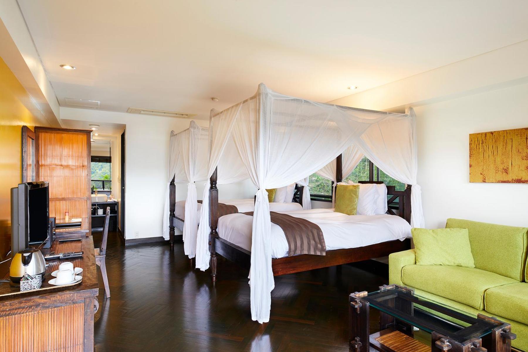 Superior Corner Twin Room with Balcony photo 2