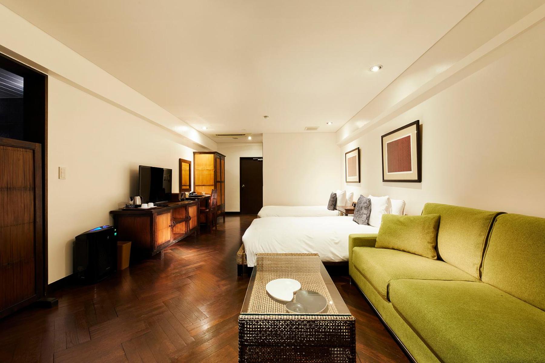 Deluxe Twin Room with Jacuzzi and View photo 3
