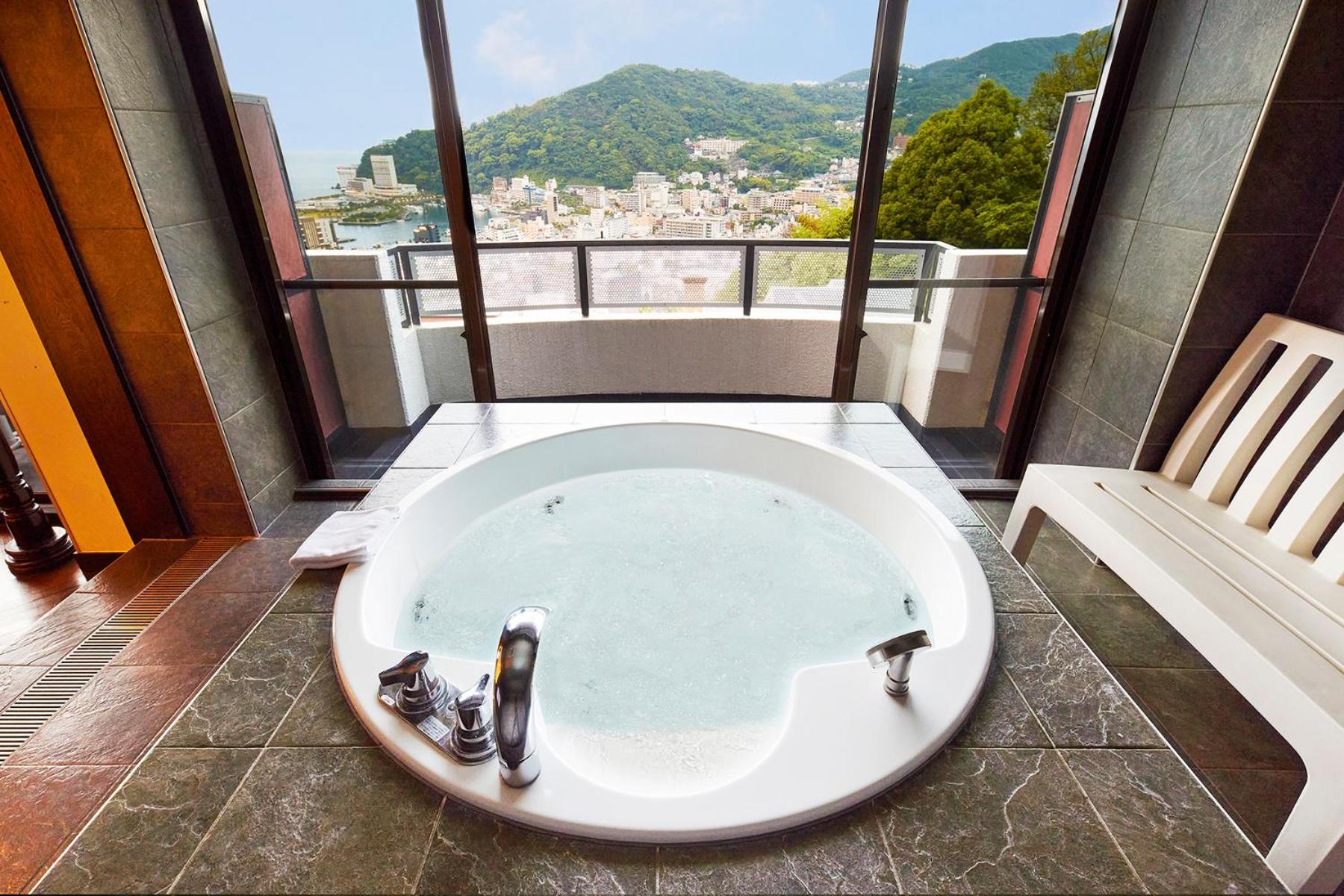 Deluxe Twin Room with Jacuzzi and View photo 2