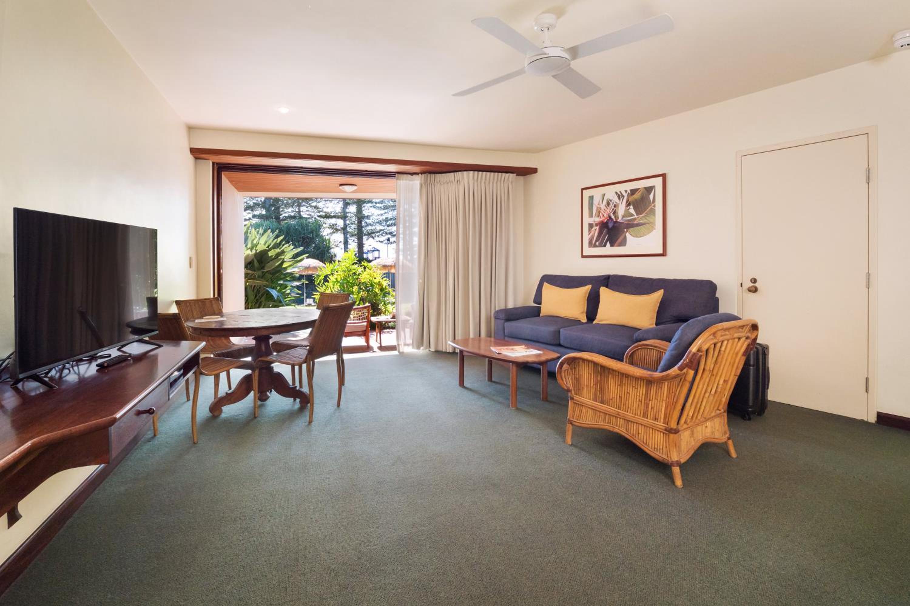 Classic King Suite - Pool Side  - Photo 1