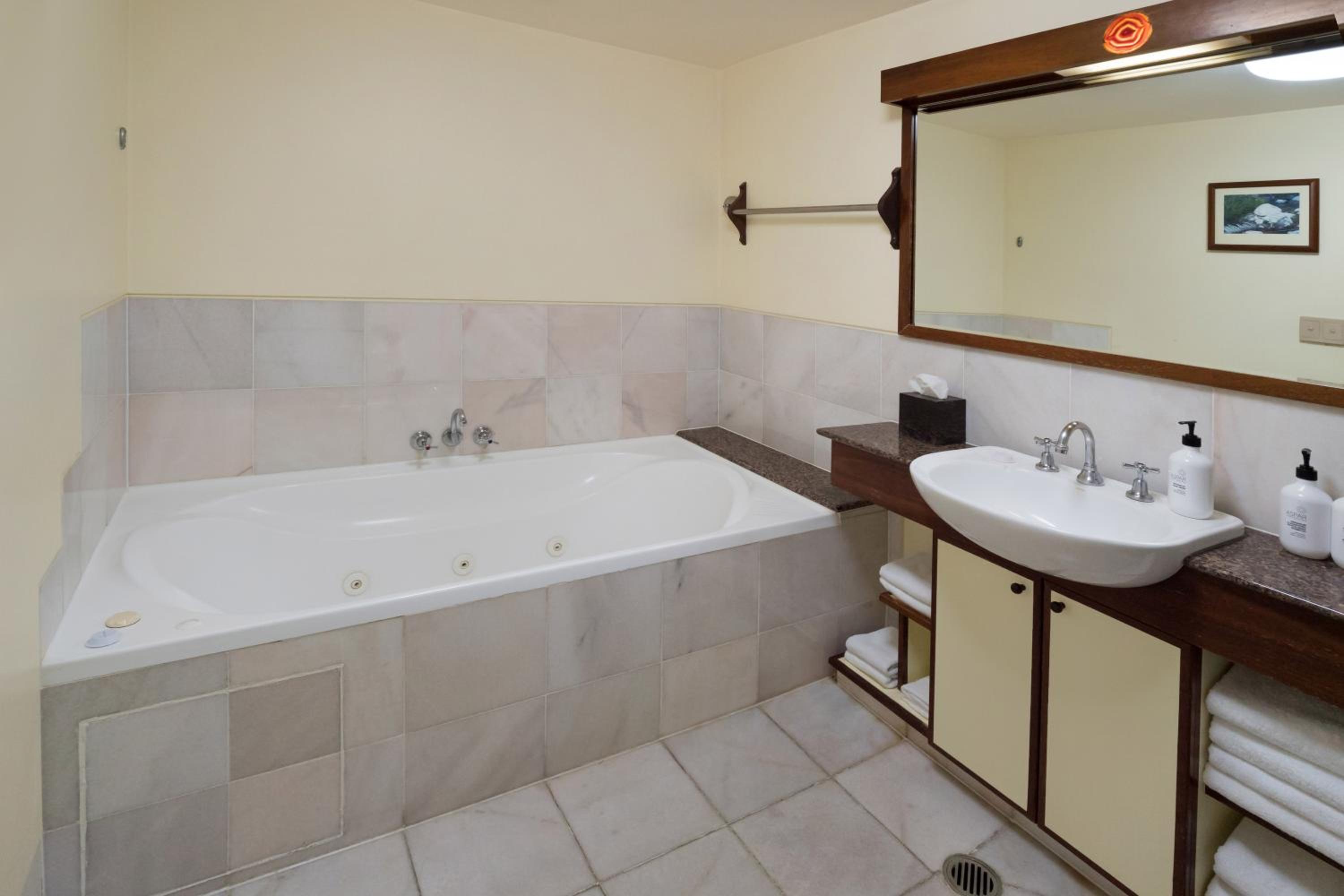 Loft Suite with Balcony - Photo 3