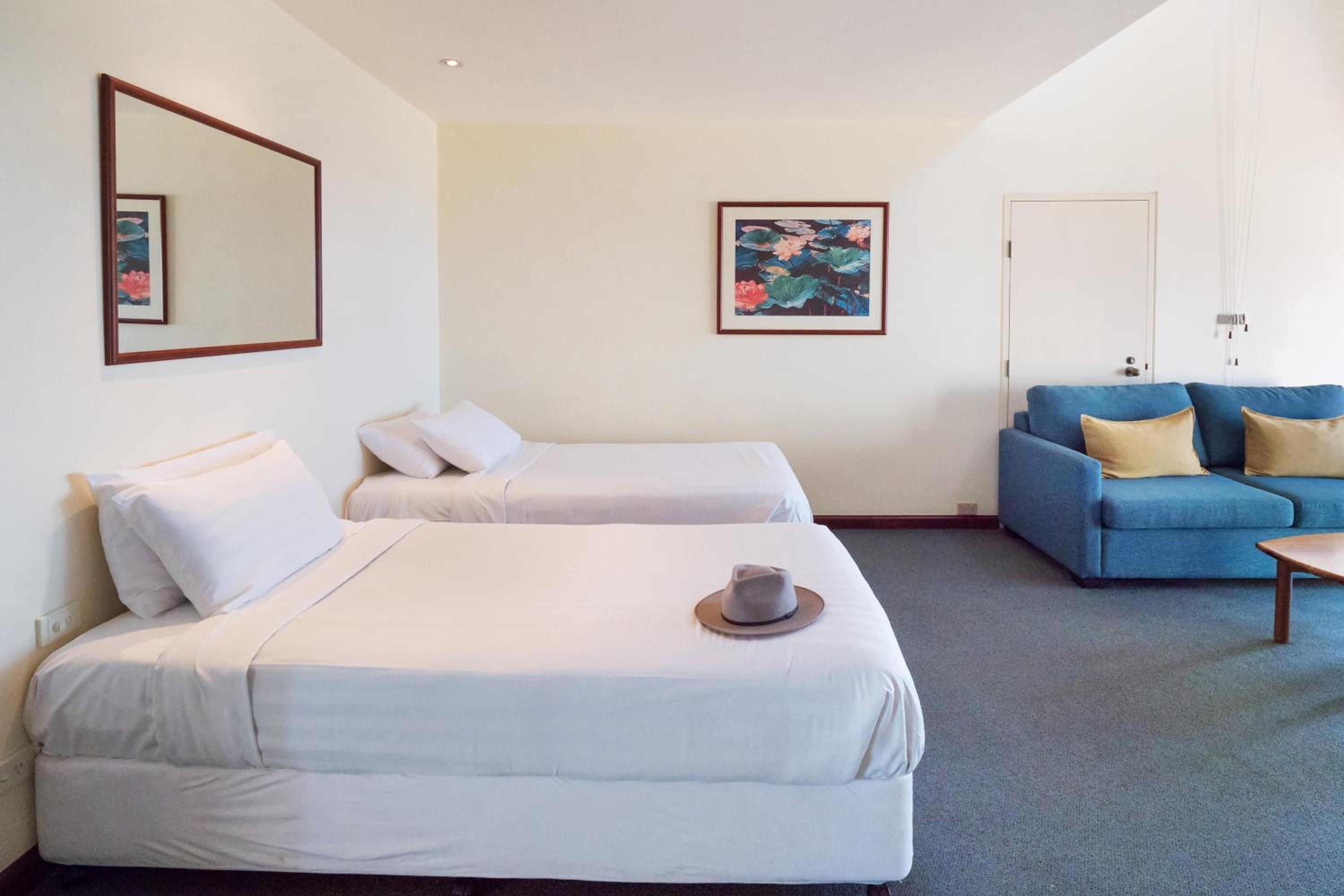 Loft Suite with Balcony - Photo 4