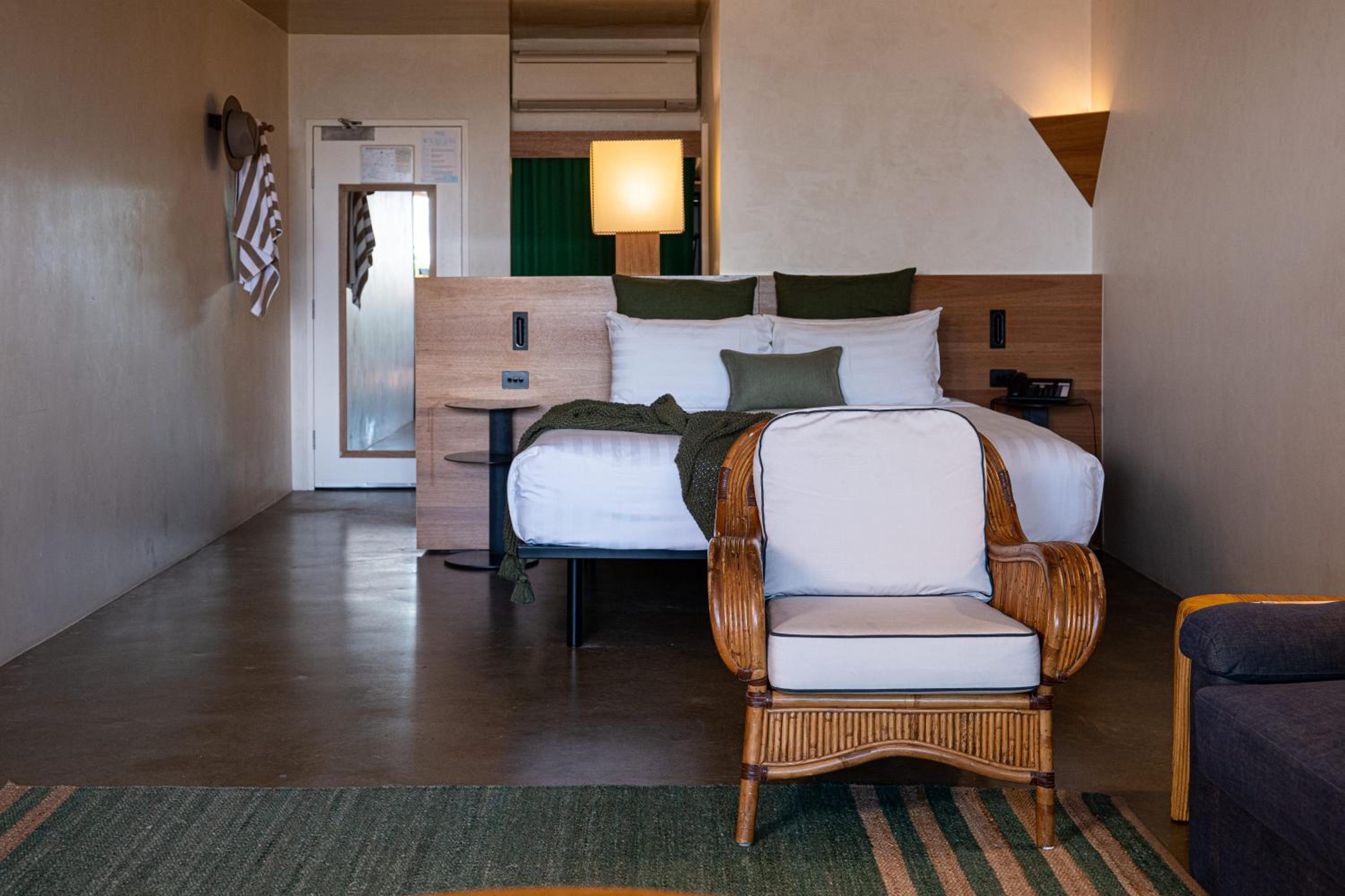 Superior Suite - Pool Side  - Photo 5