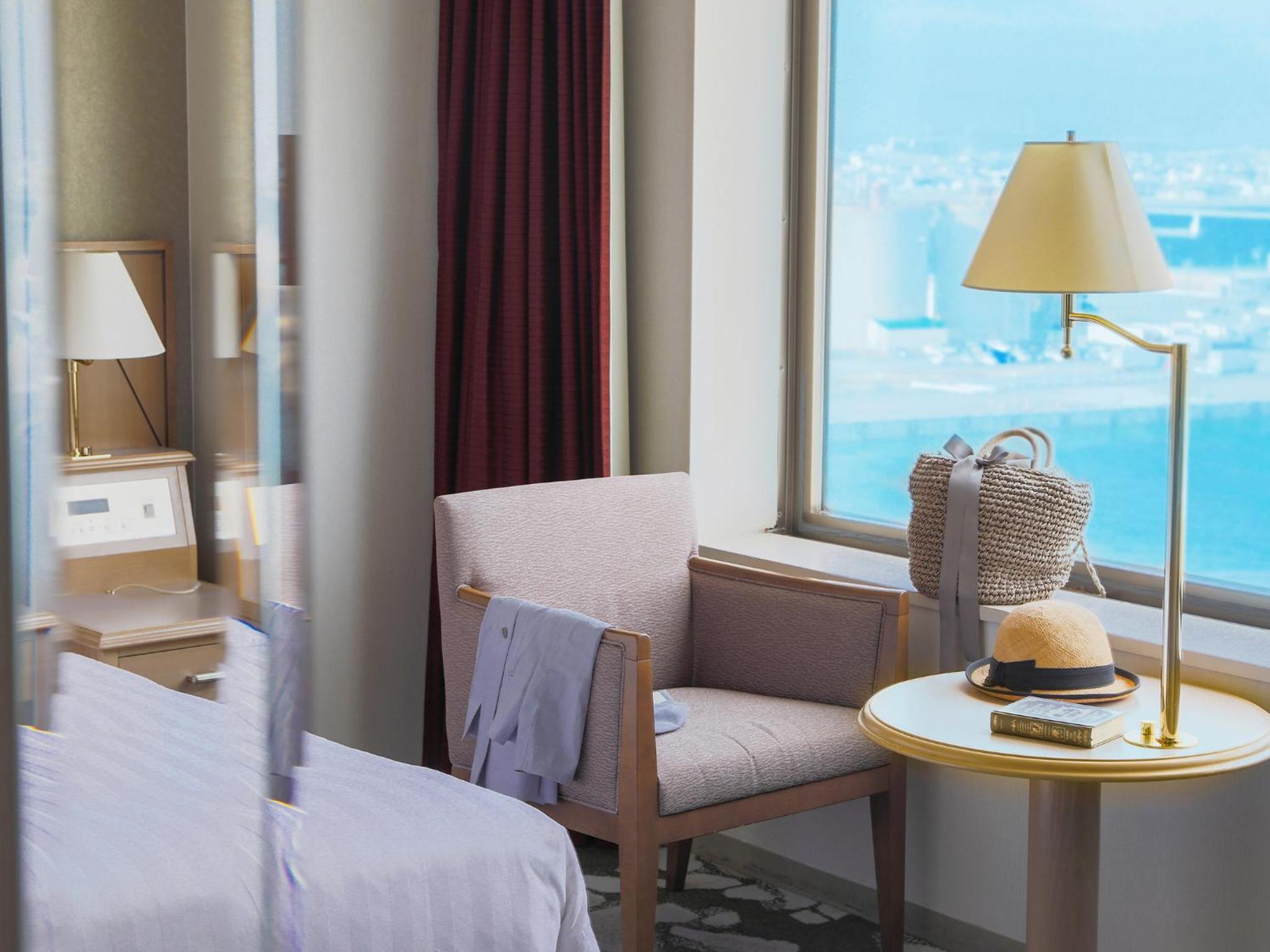 Twin Room with Sea View - Non-Smoking