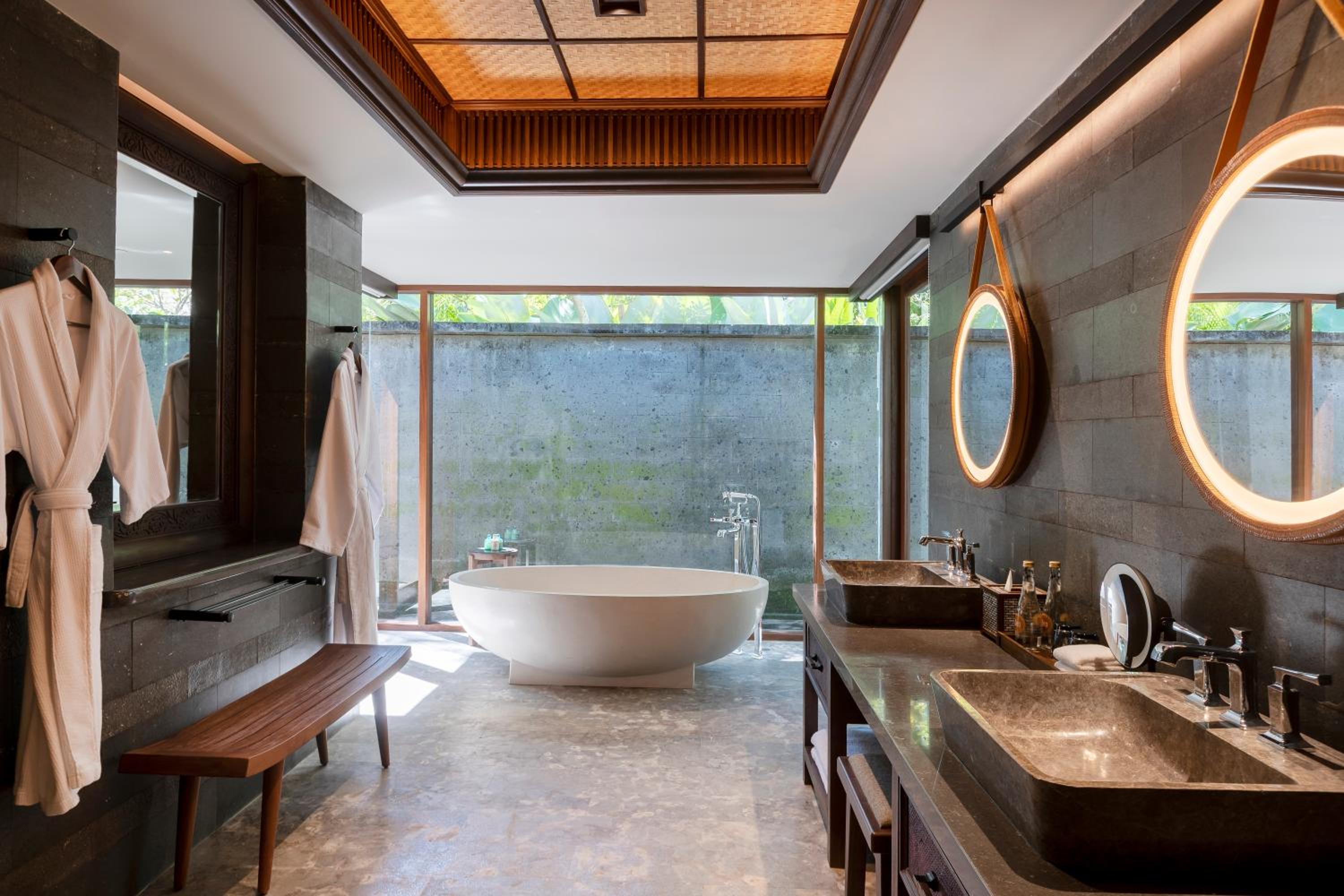 Garden King Villa with Pool - Photo 3
