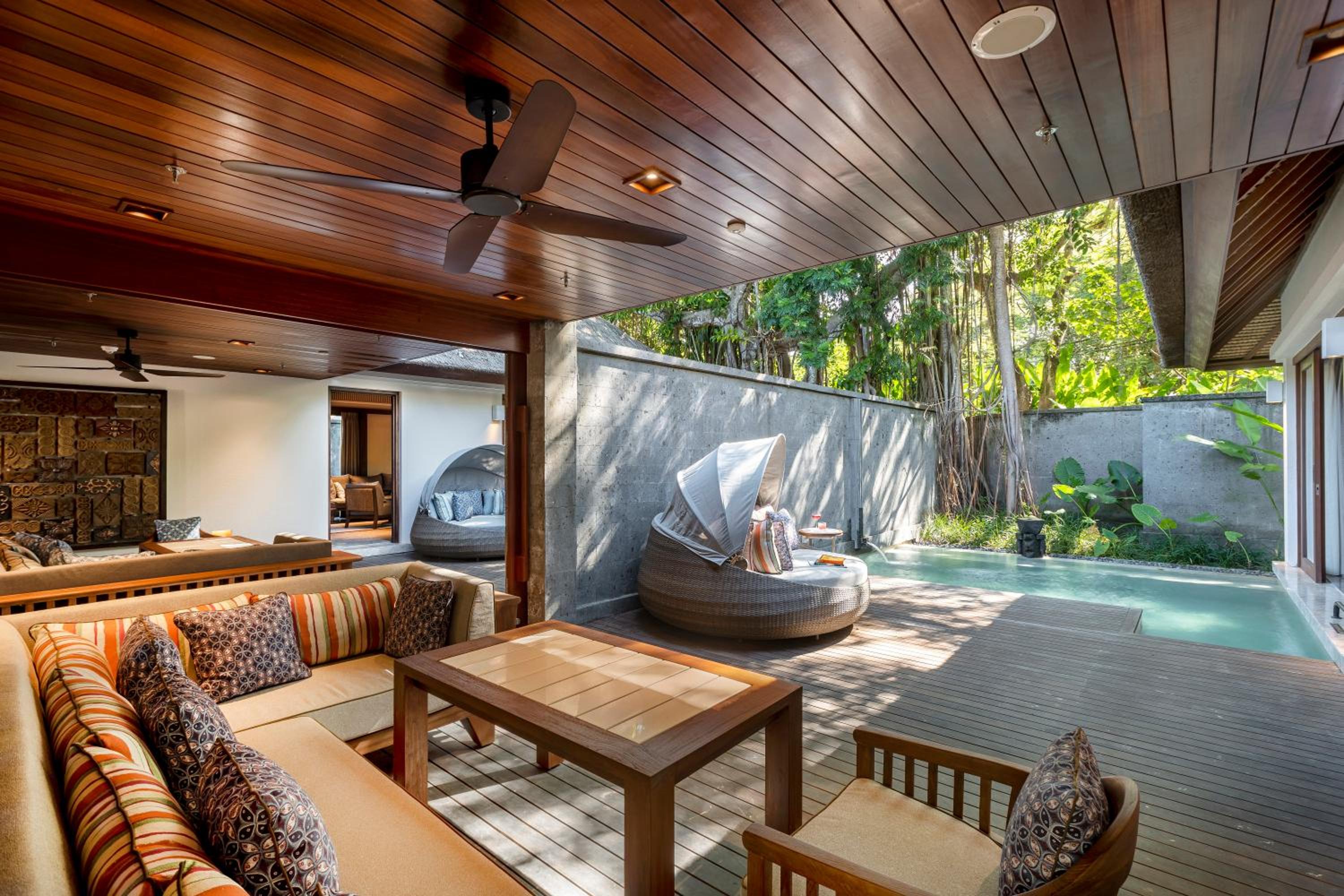 Garden King Villa with Pool - Photo 2