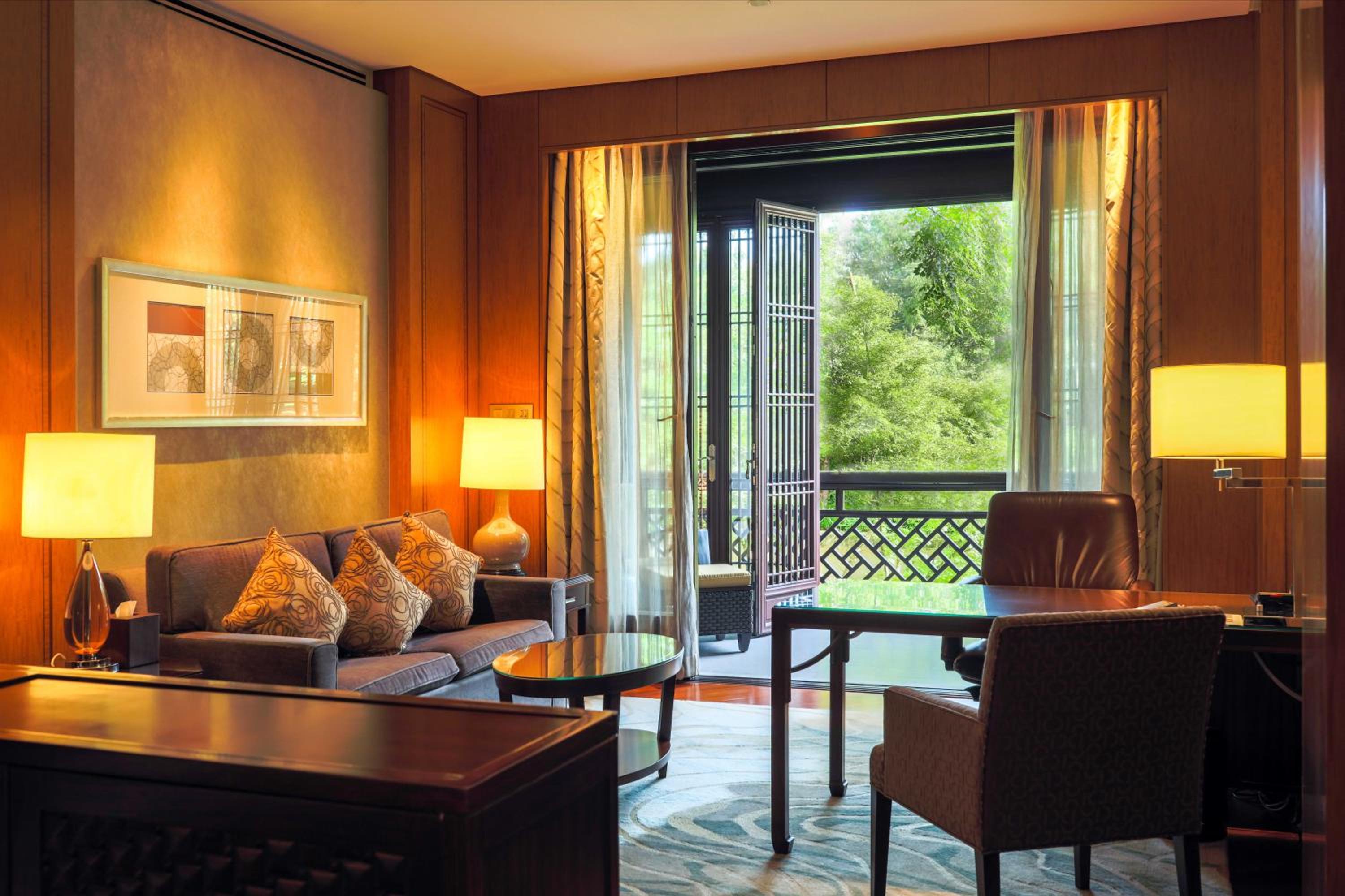 Premier Garden View King Room - Photo 1