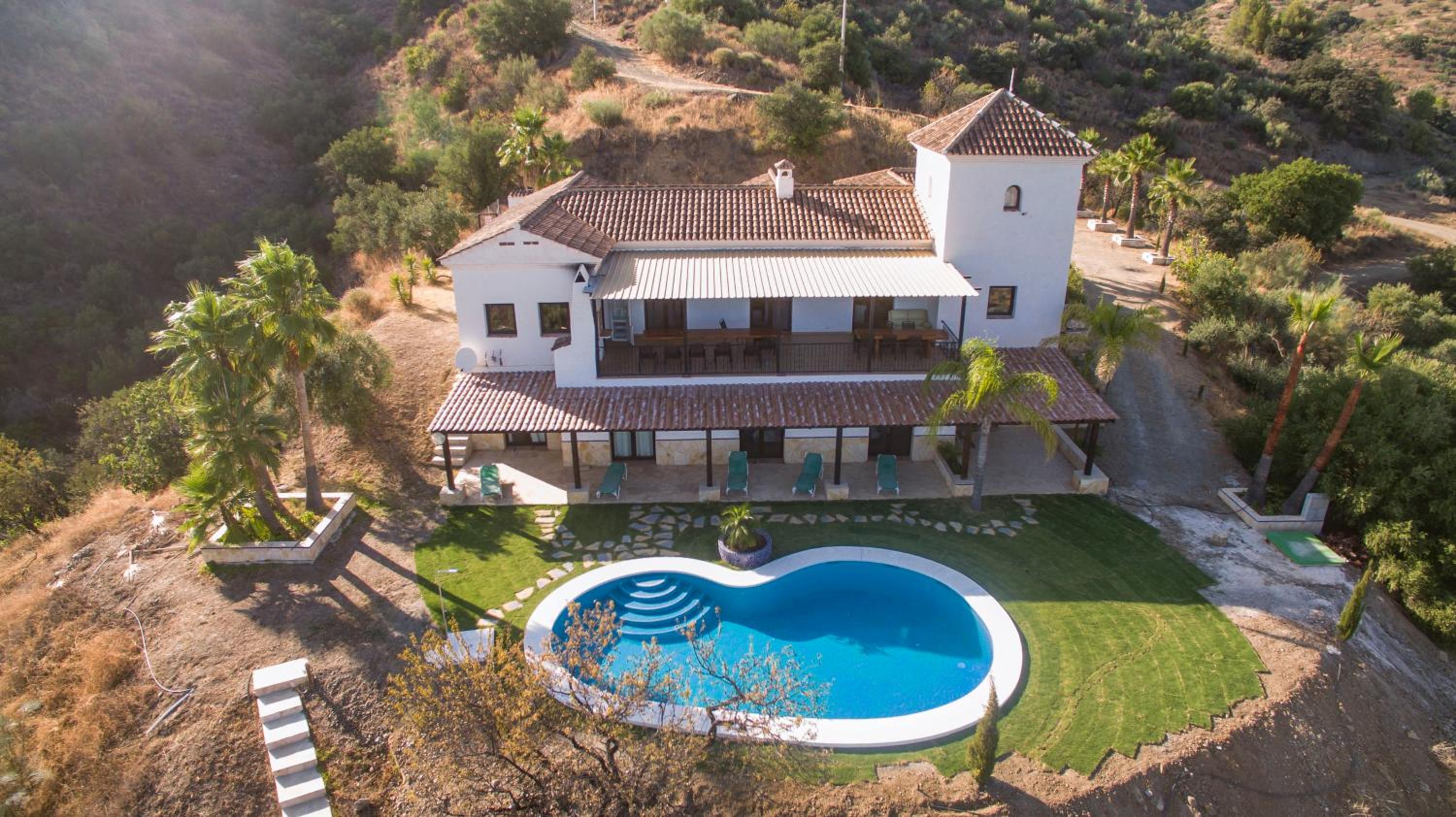Seven-Bedroom House photo 3