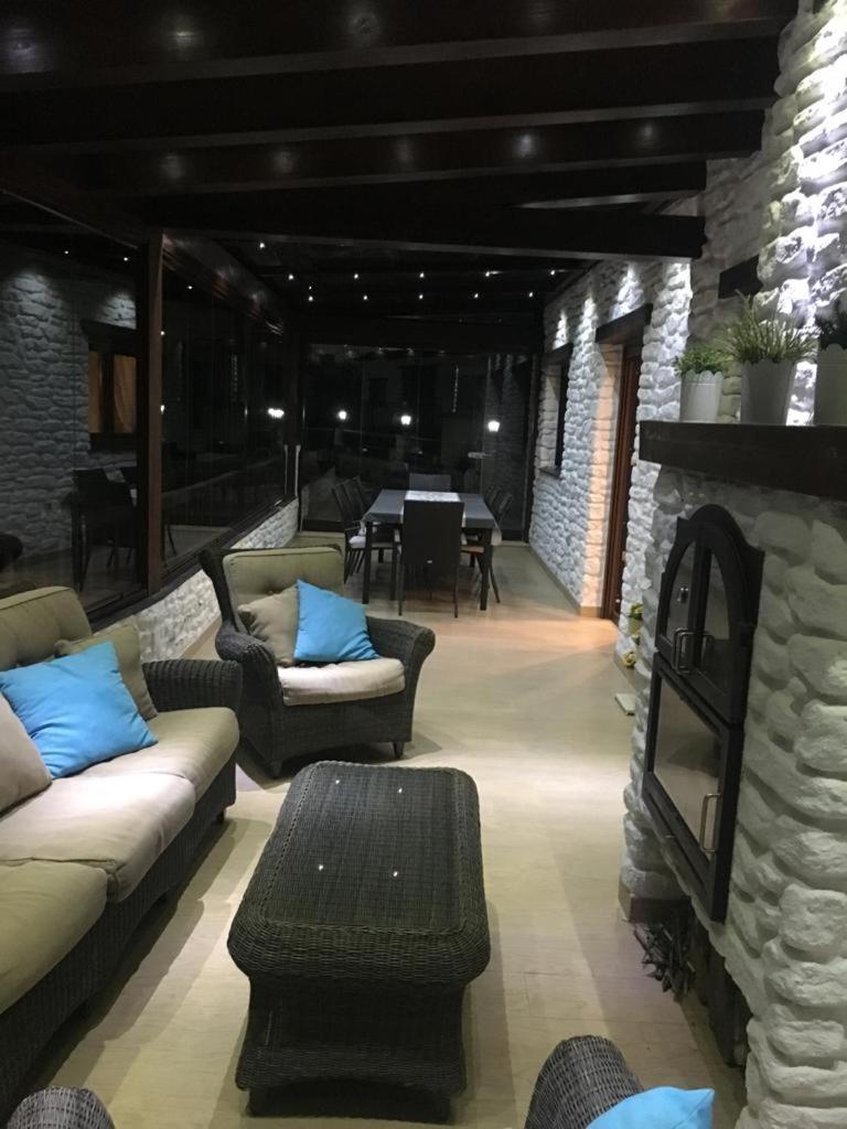 Apartment with Terrace - Photo 9