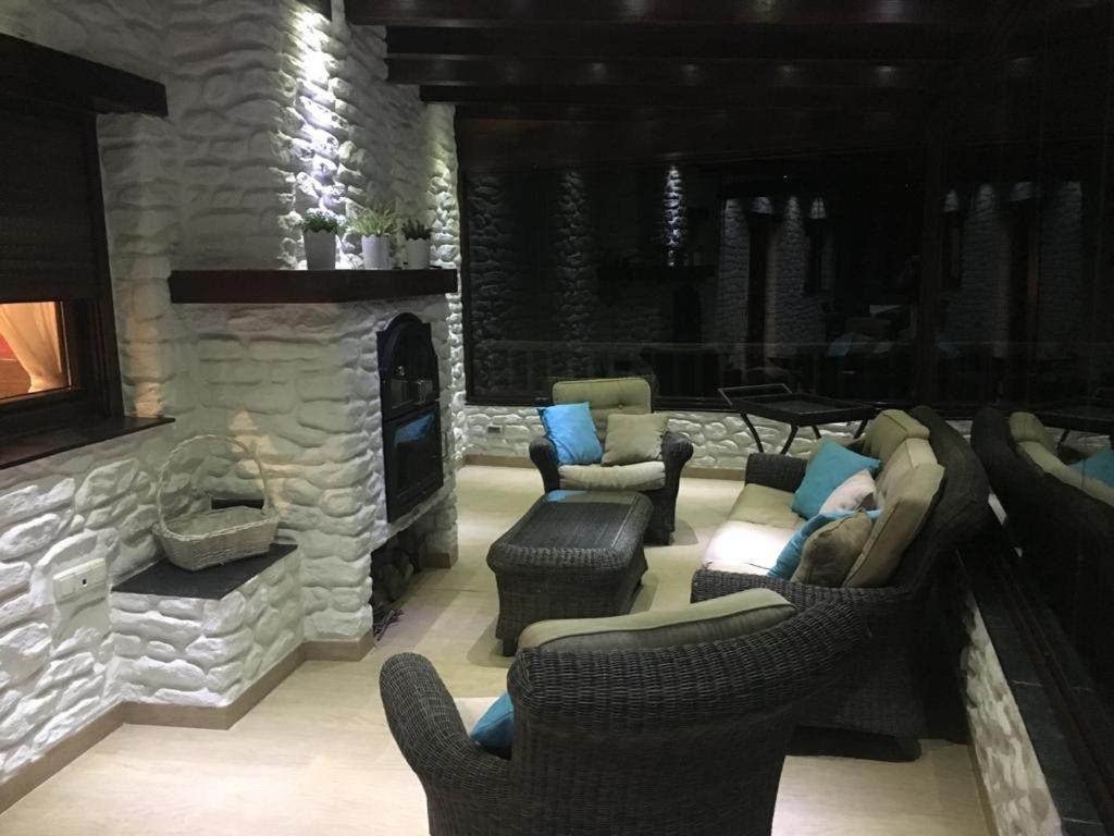 Apartment with Terrace - Photo 8