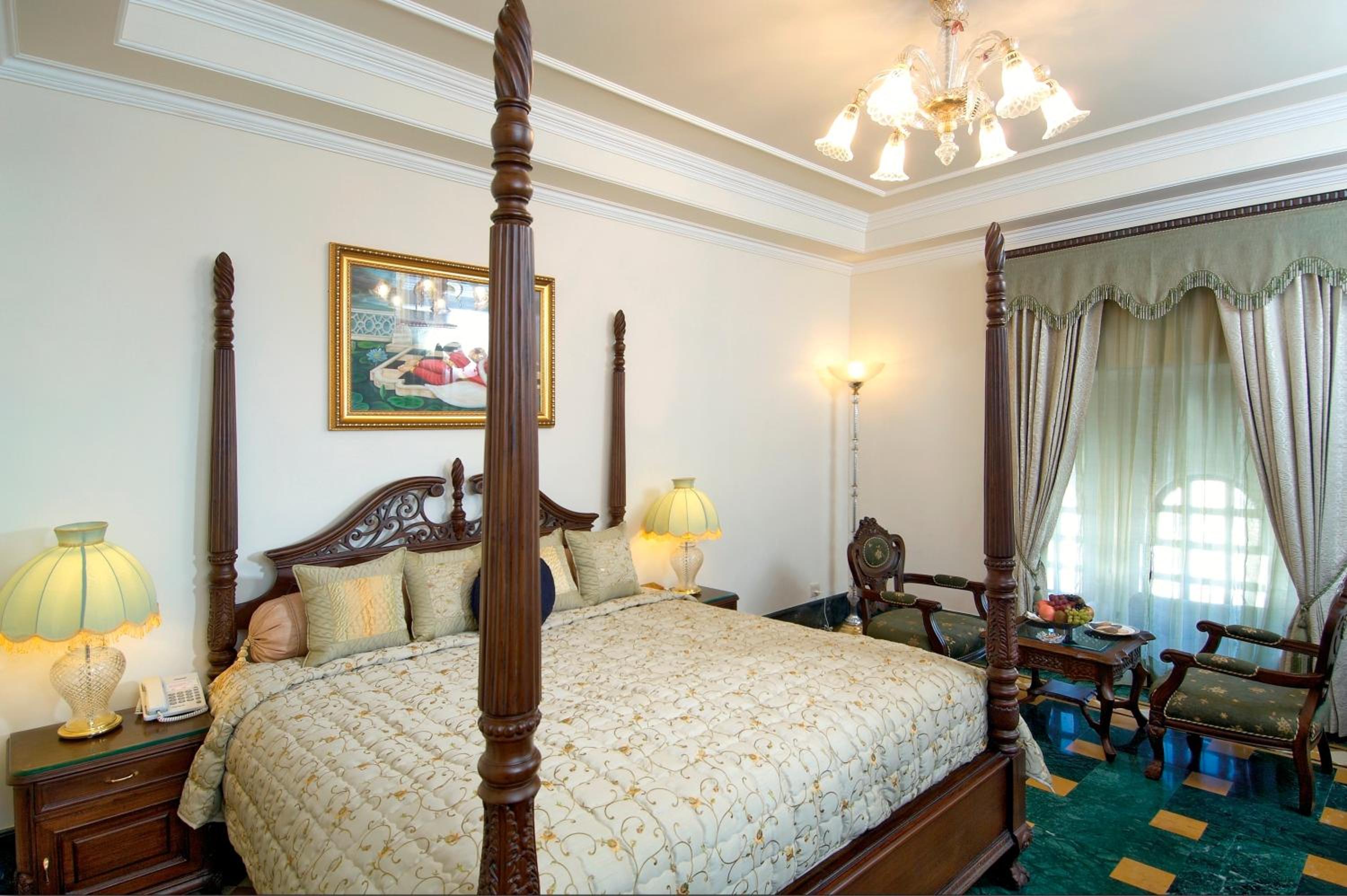 Elegant Room - Photo 5