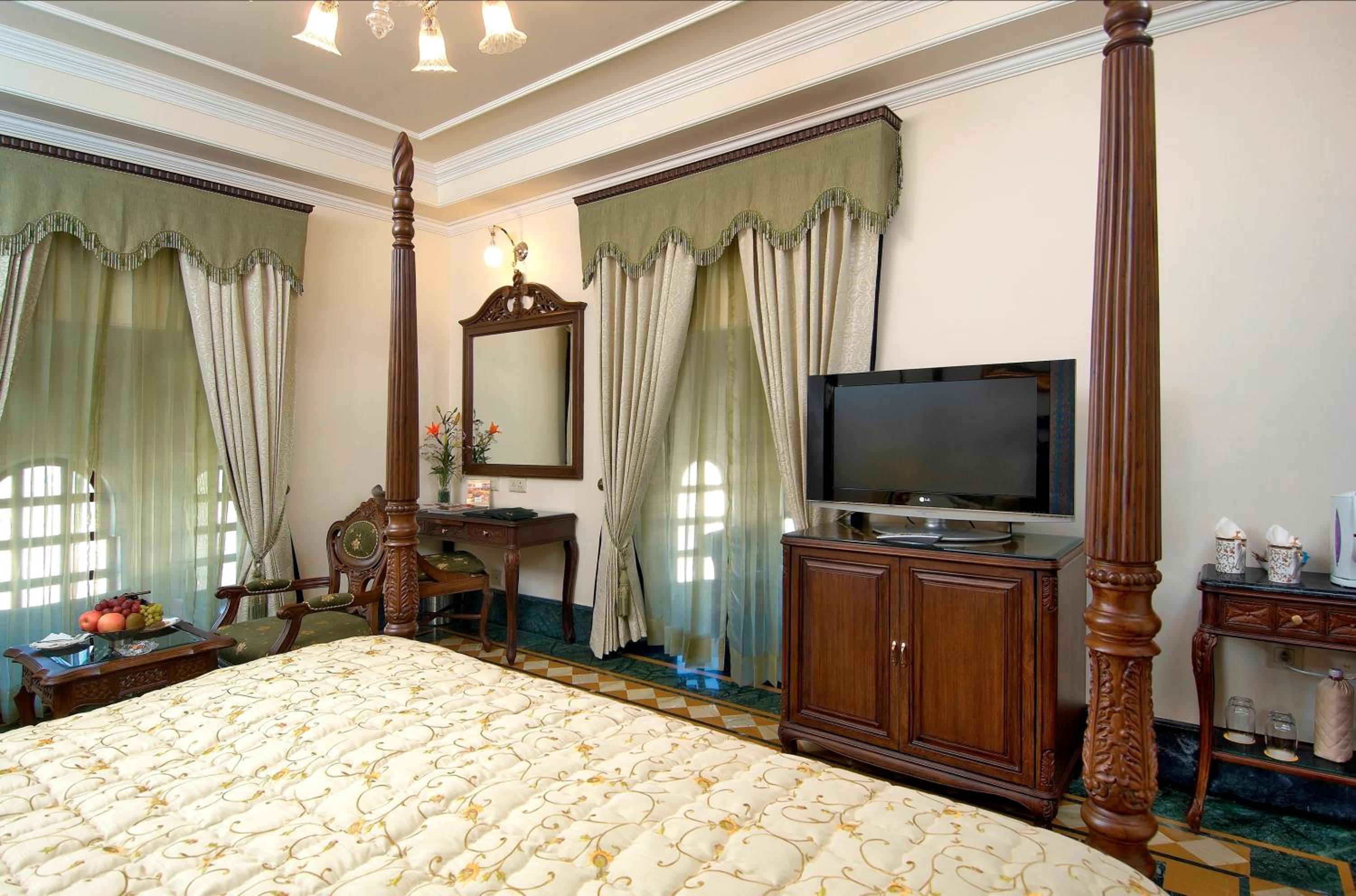 Elegant Room - Photo 3