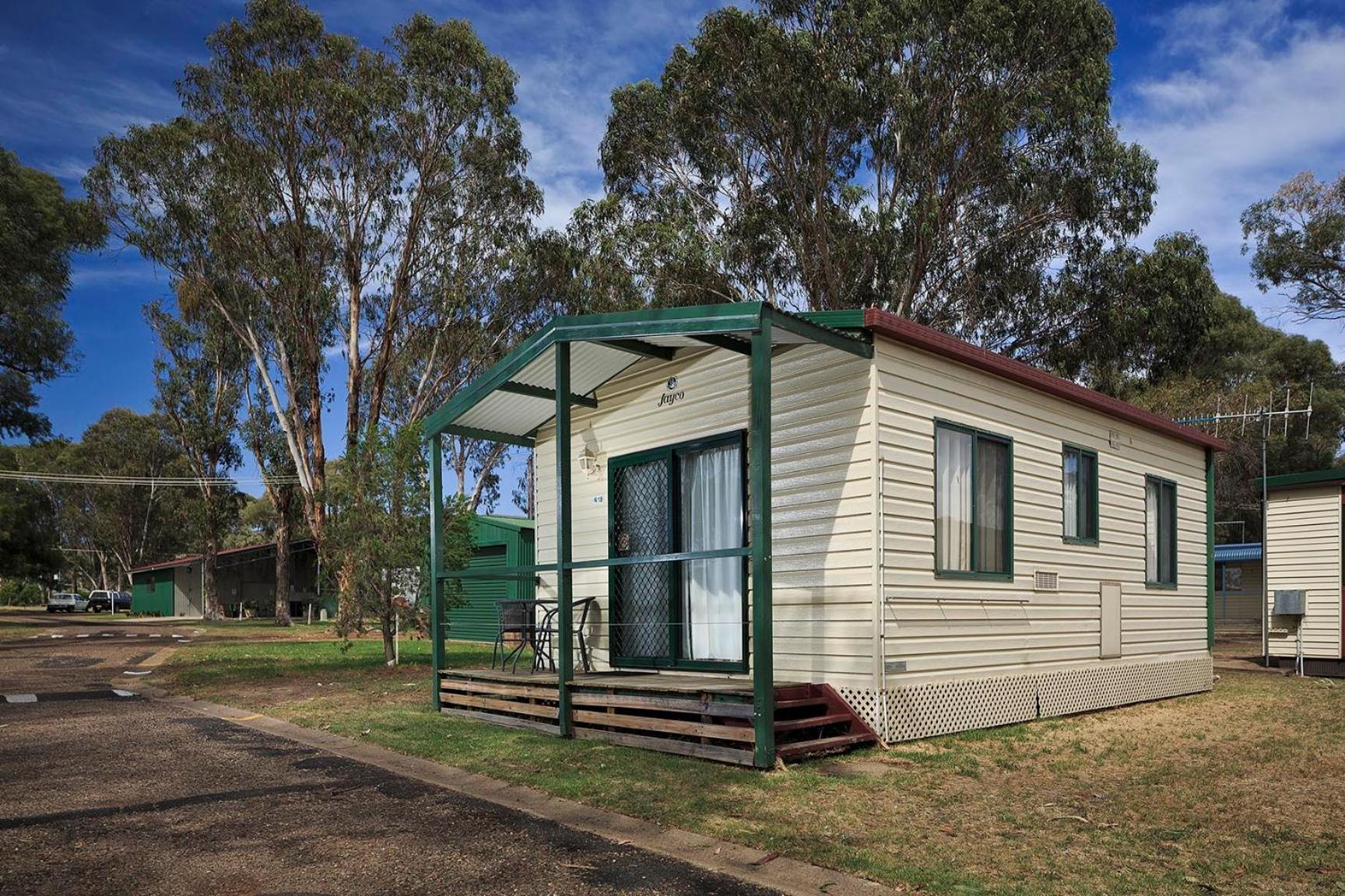 Budget Two-Bedroom Cabin photo 3