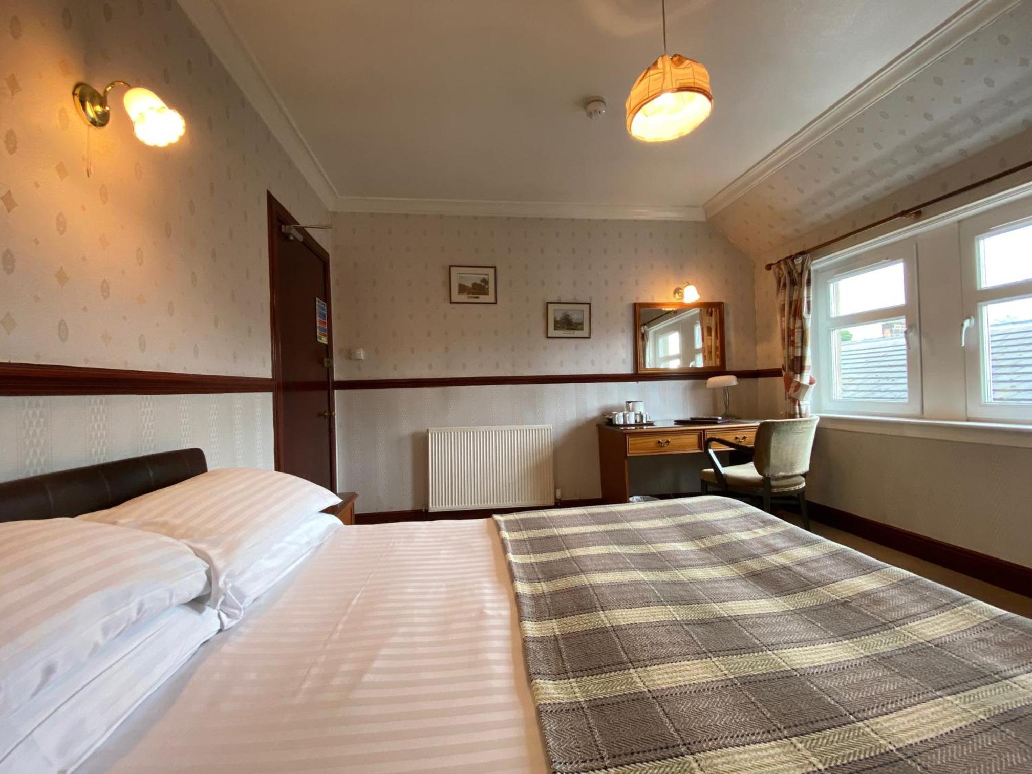 Double Room with Private Bathroom - Photo 4