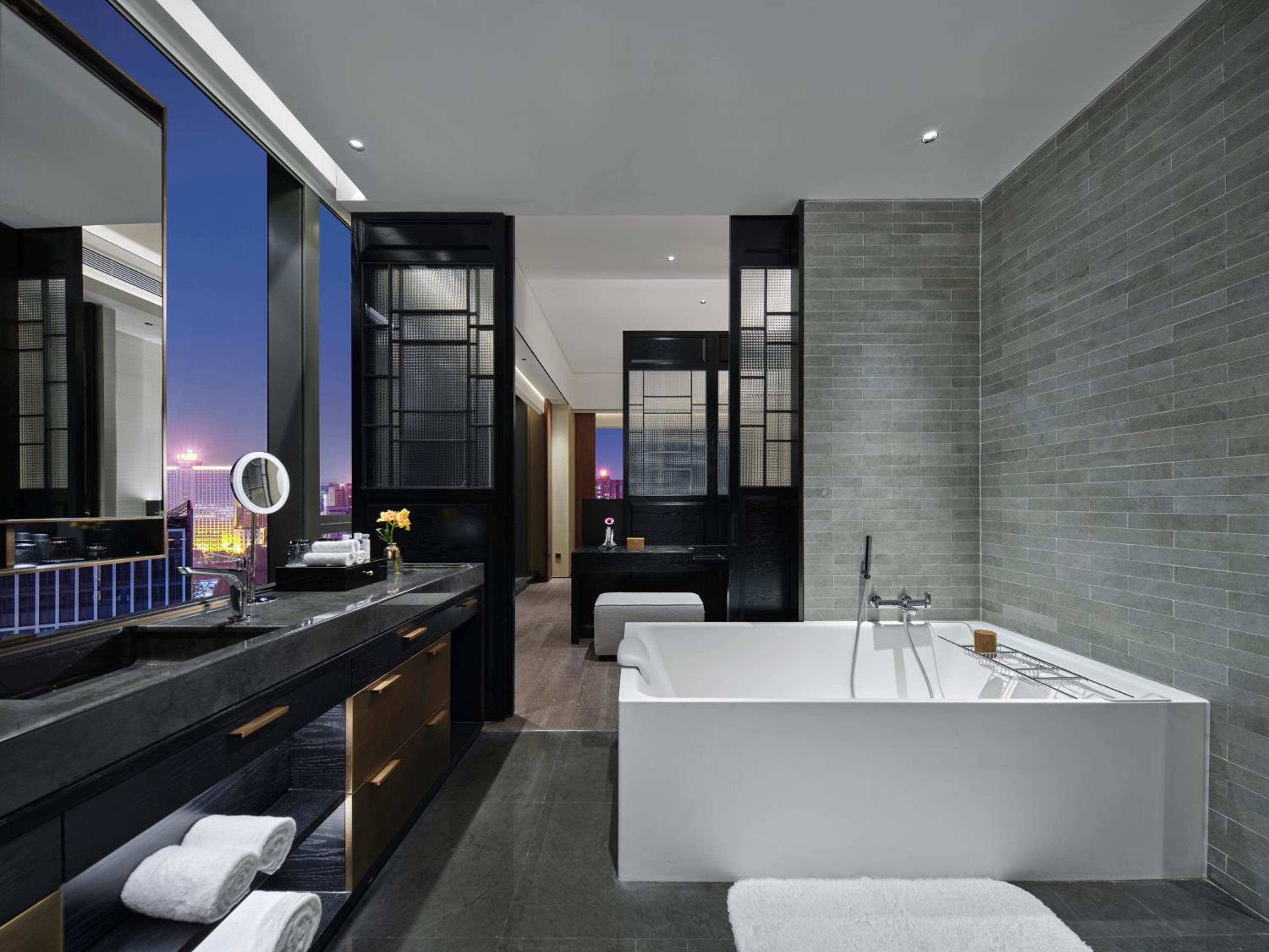 One-Bedroom Suite - Photo 2