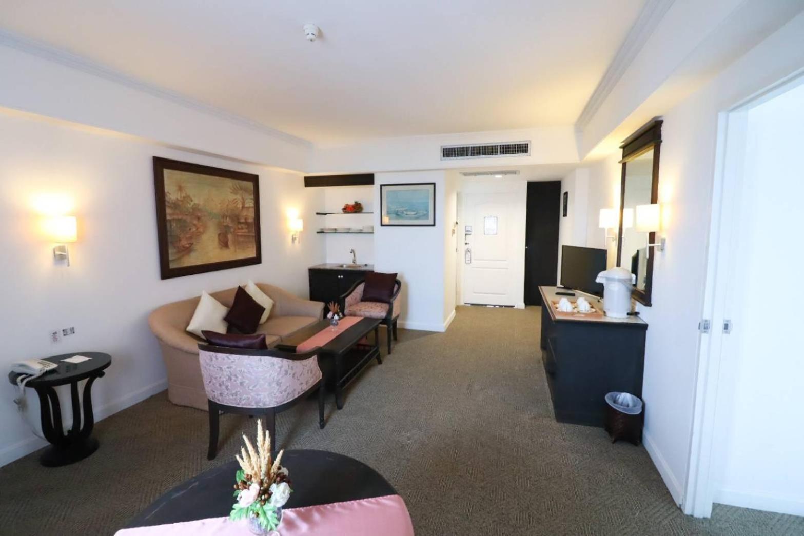 One-Bedroom Suite photo 2