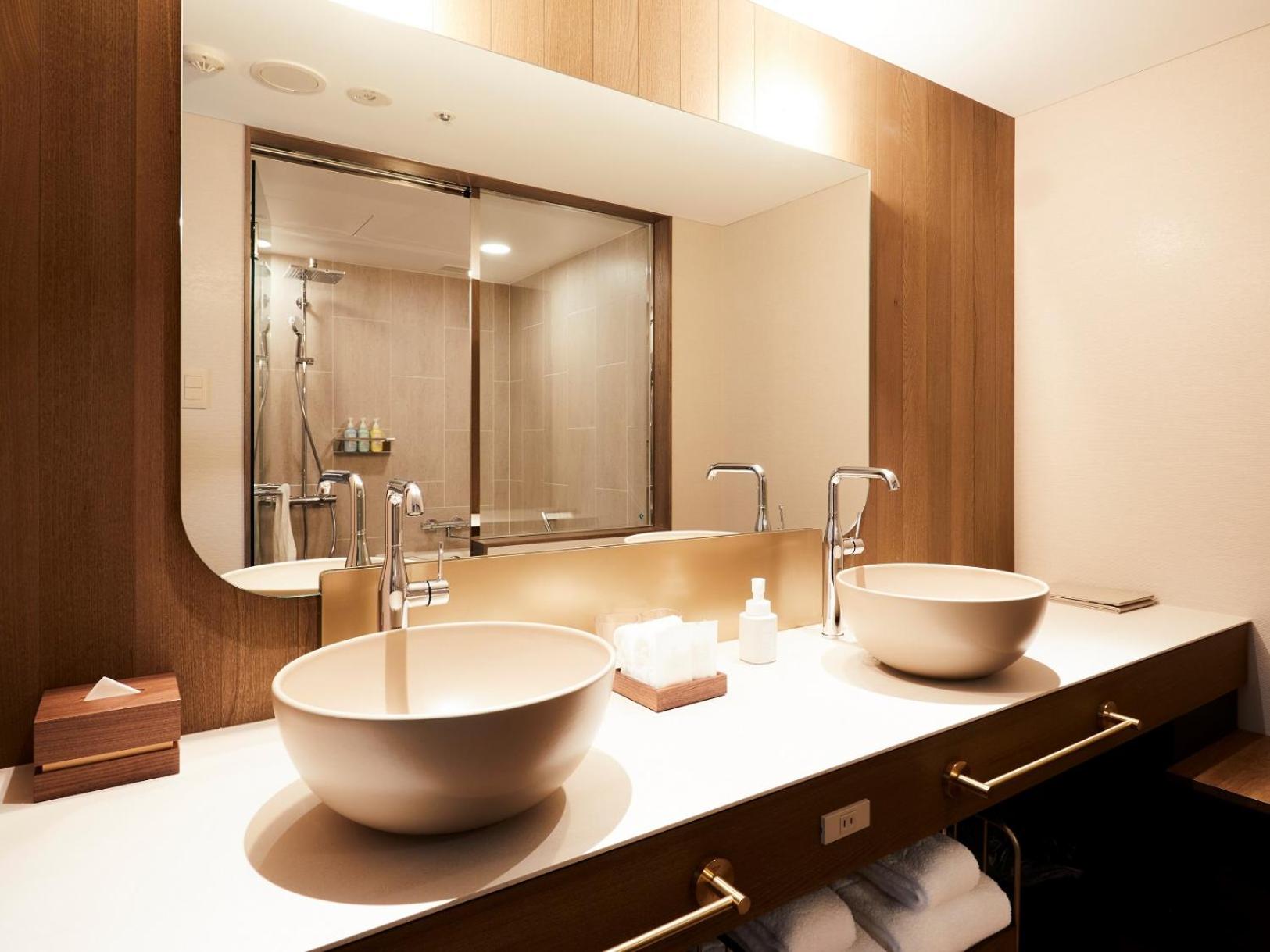 Deluxe Twin Room - Photo 13