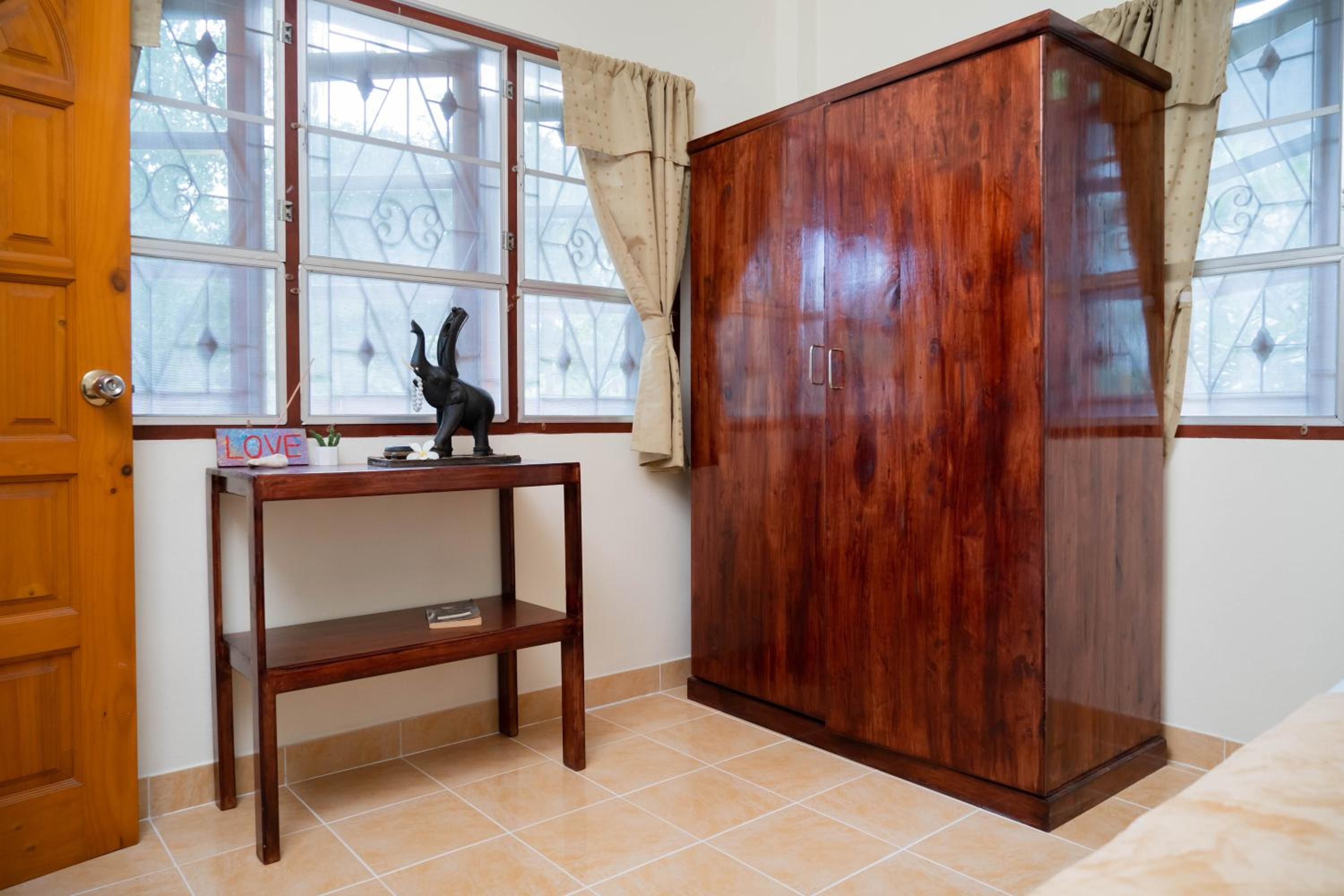 One-Bedroom House photo 1