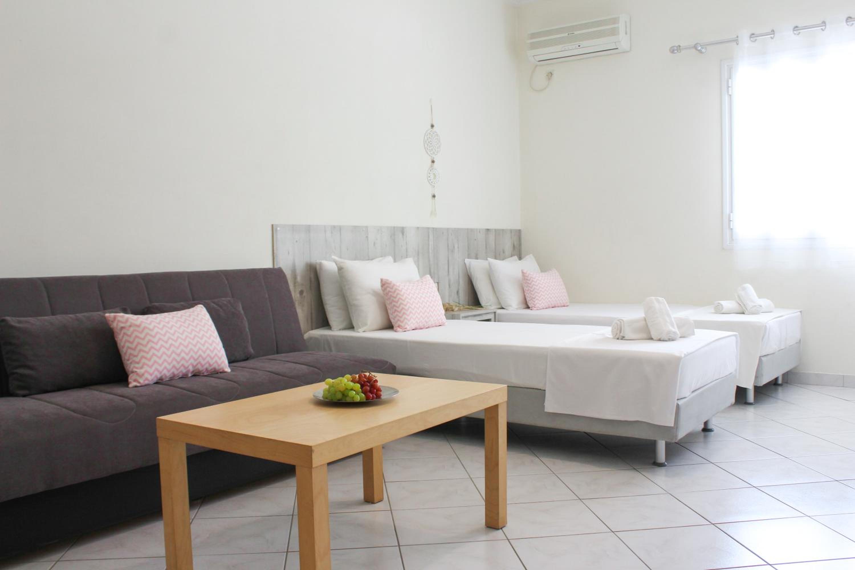 One-Bedroom Apartment photo 2