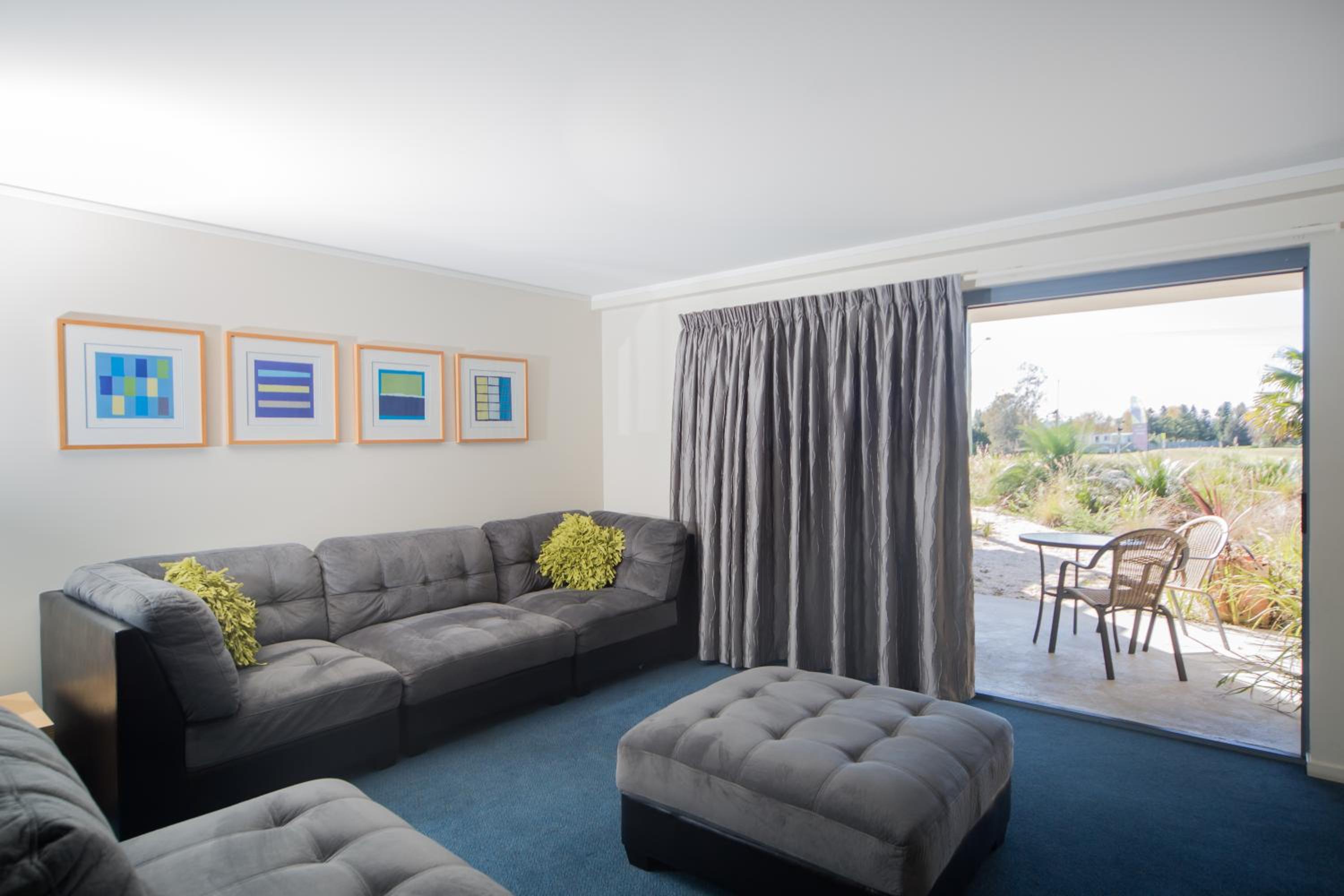Two-Bedroom Apartment with Bay View photo 3