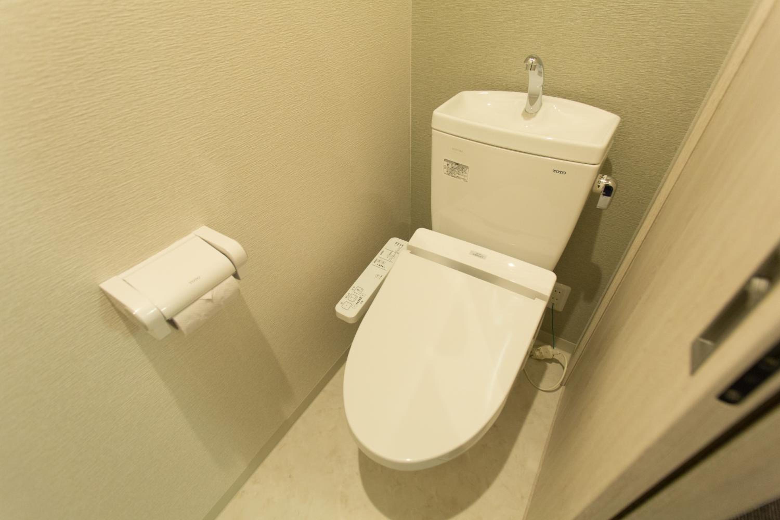 Twin Room - Non-Smoking photo 2