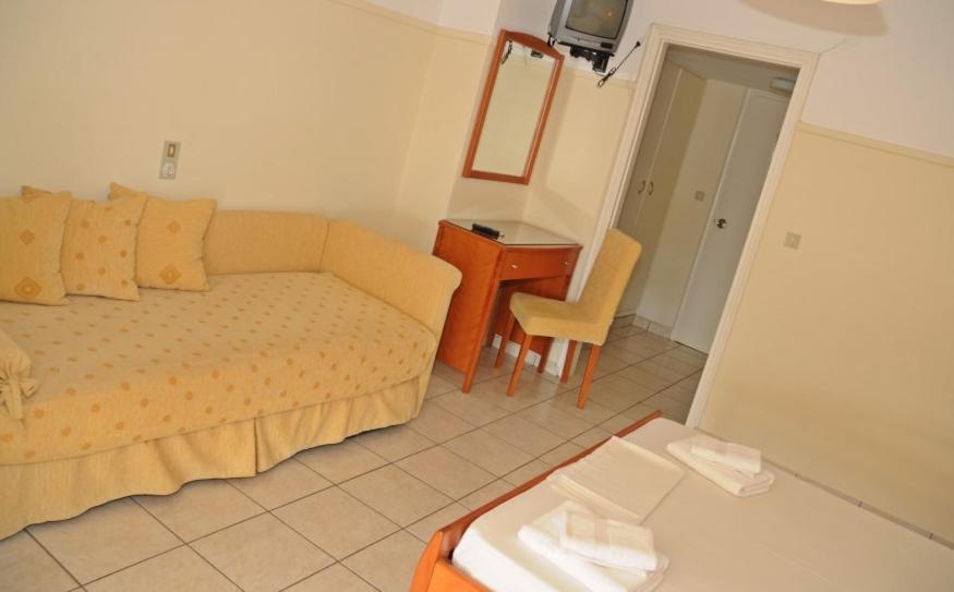 Family Room (2 Adults + 2 Children)