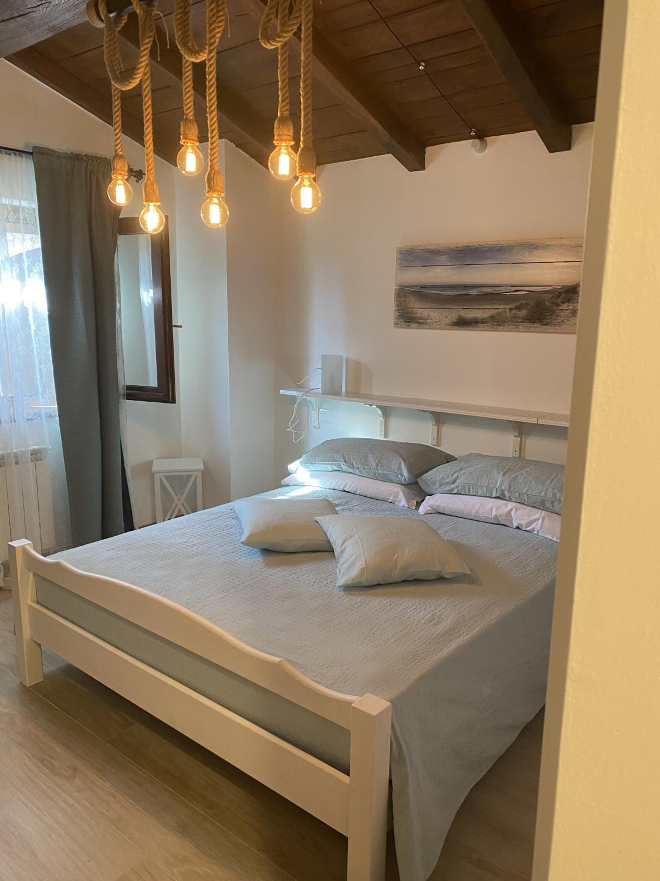 Large Double Room - Photo 1