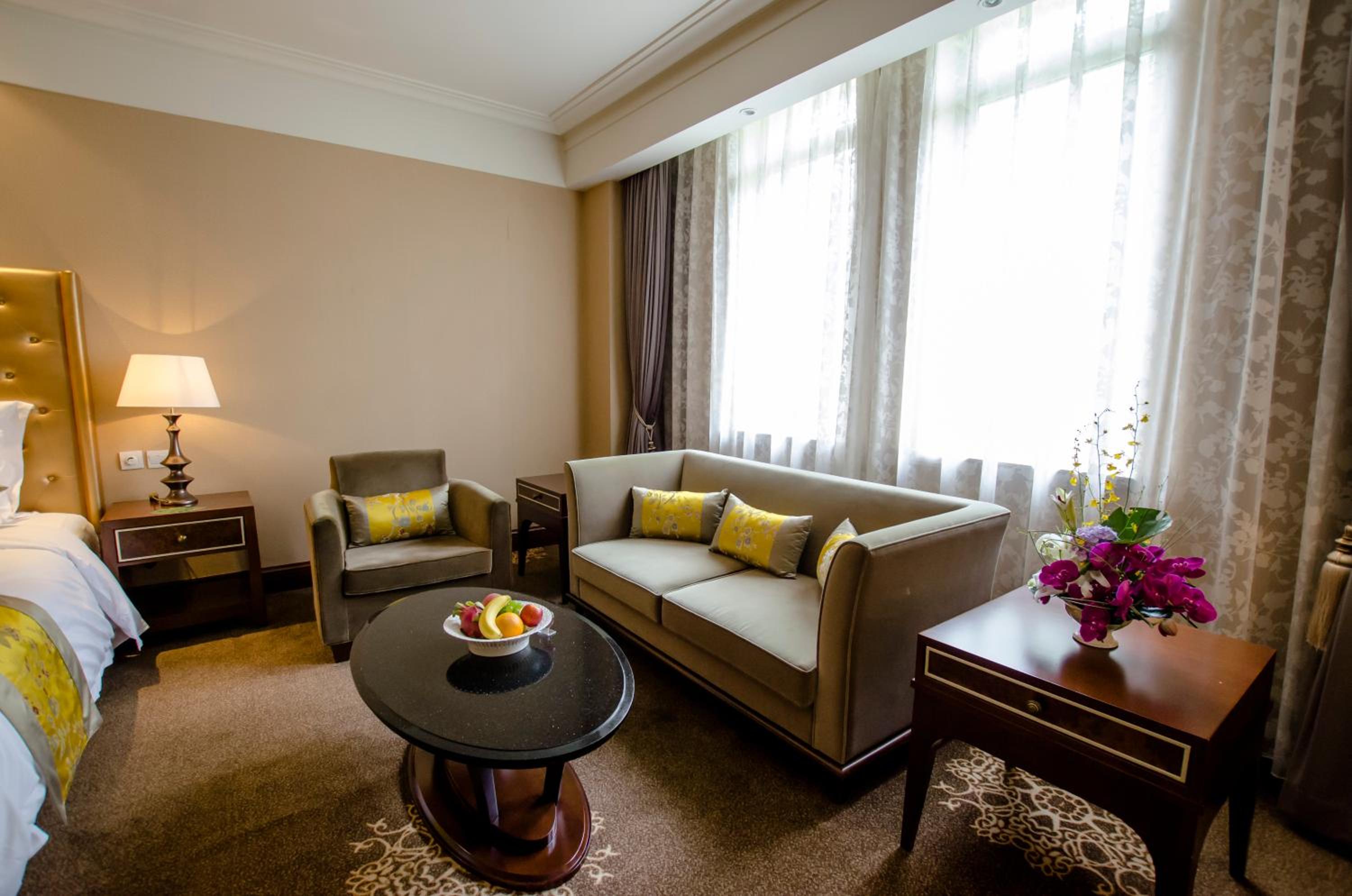 Executive King Room thumbnail 5