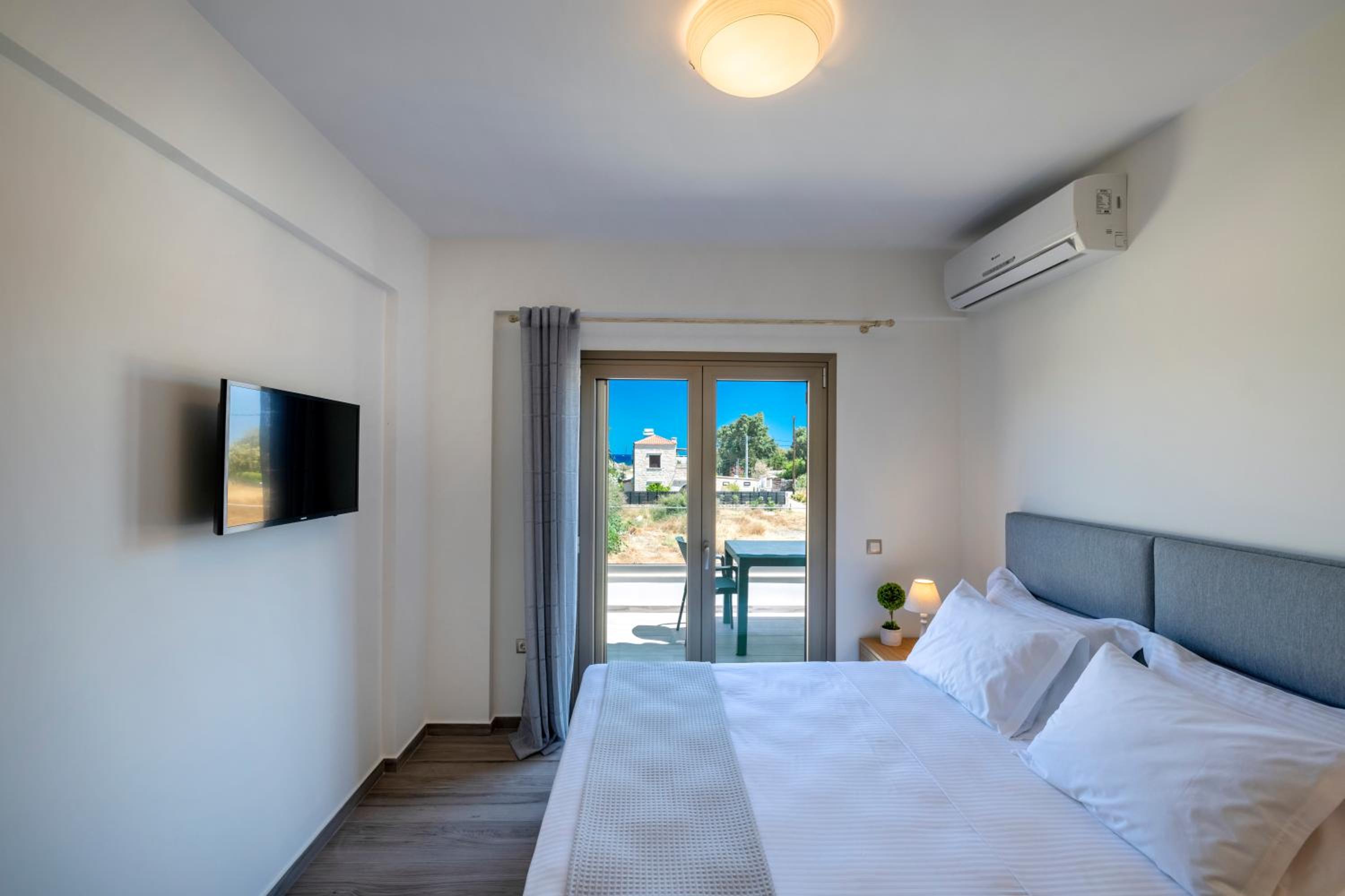 Three-Bedroom Villa photo 3
