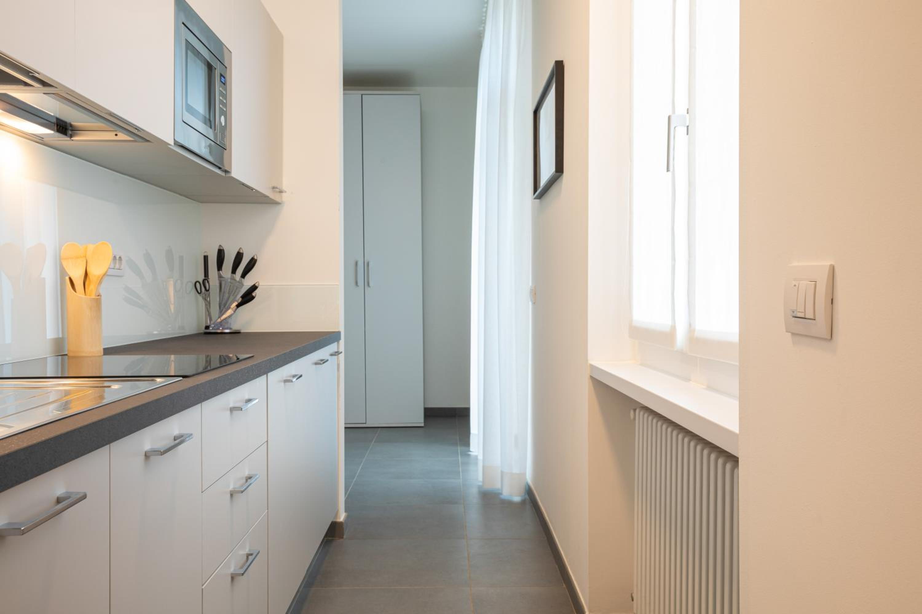 One-Bedroom Apartment - Photo 8