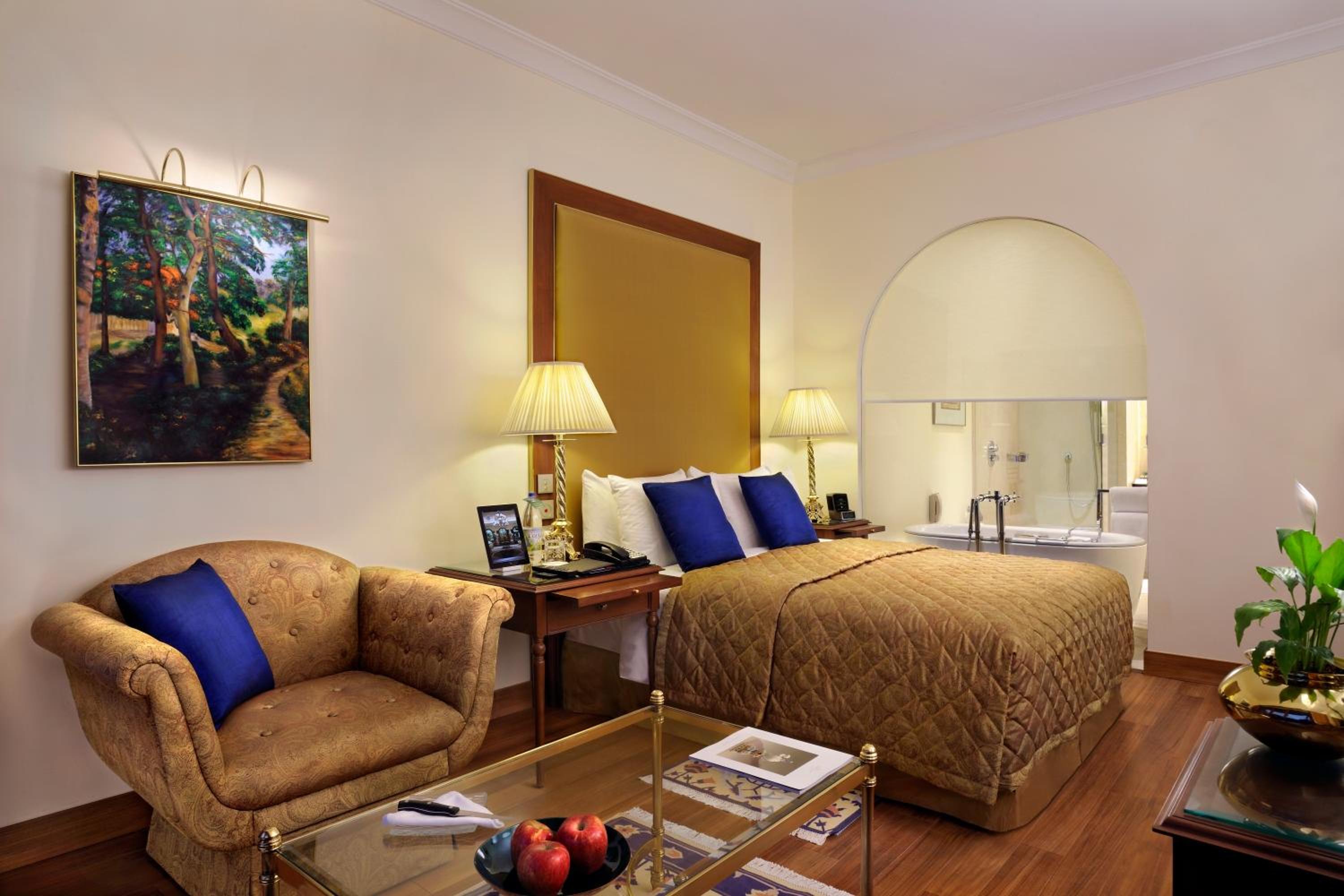 Deluxe Room with Private Balcony - Photo 6