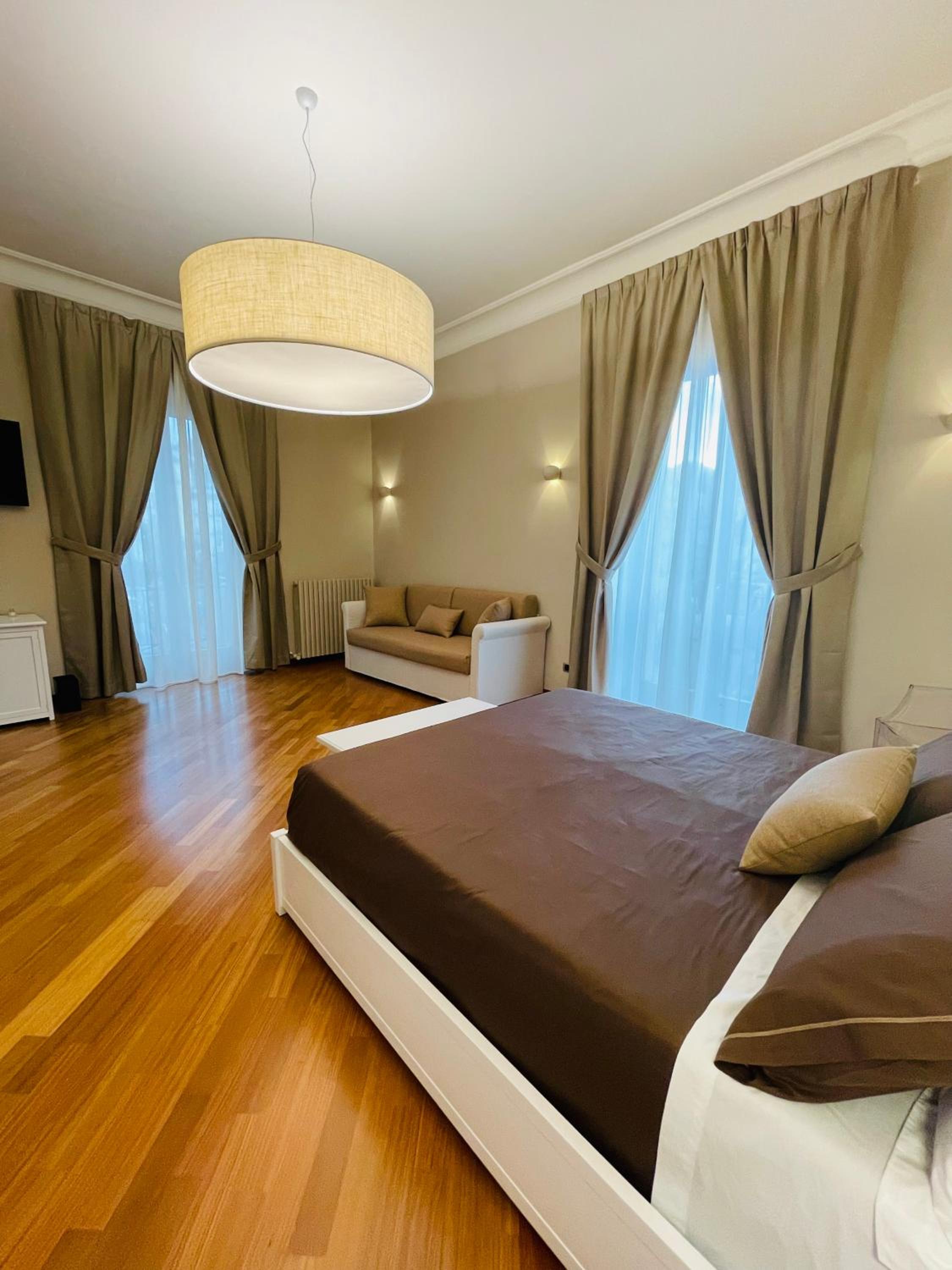 Deluxe Double Room with Balcony photo 2