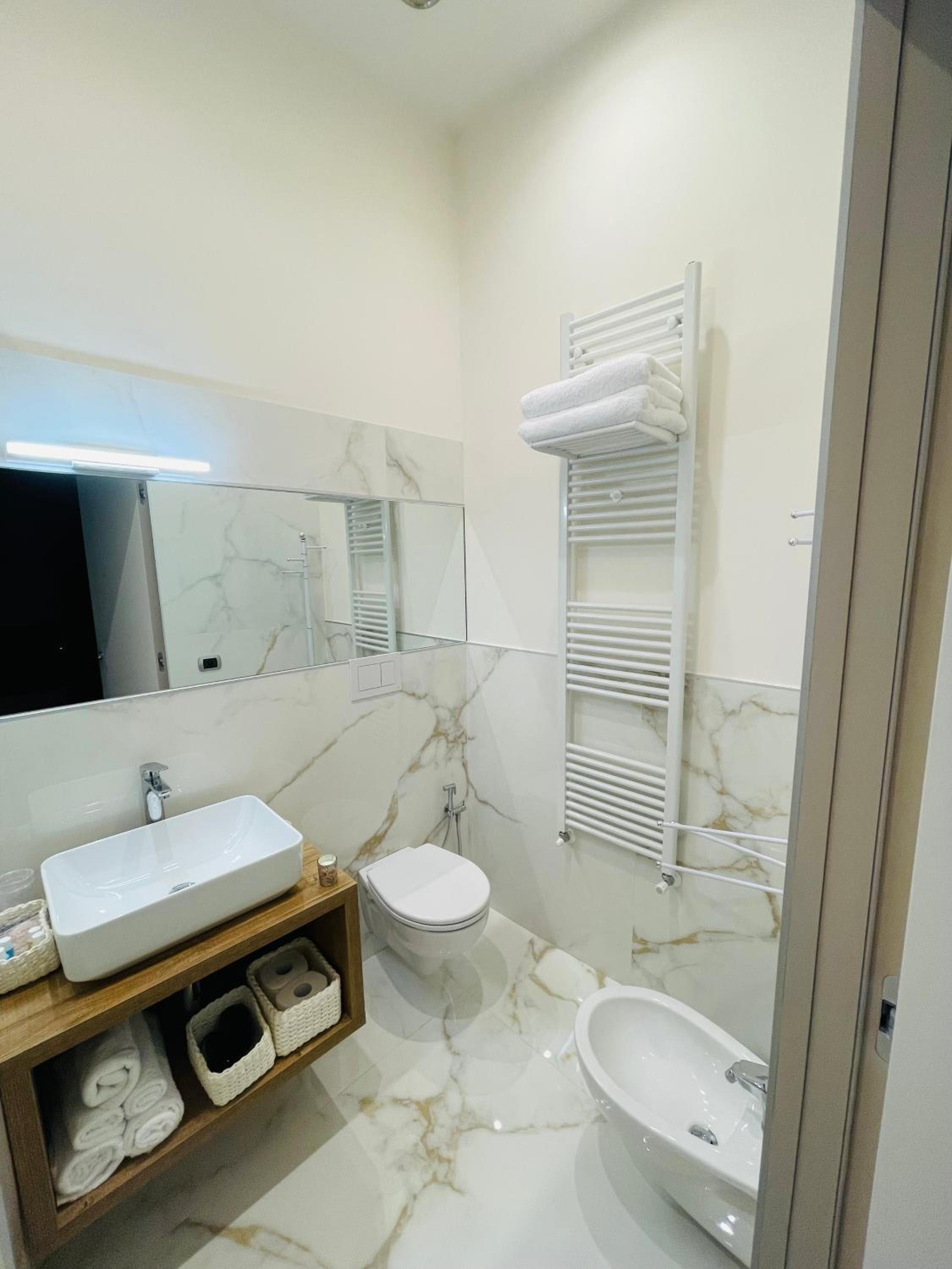 Deluxe Double Room with Balcony photo 3