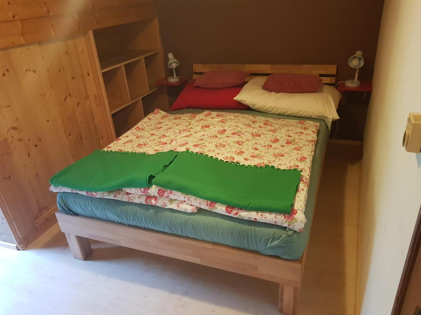 One-Bedroom Apartment with Balcony and Mountain View photo 3