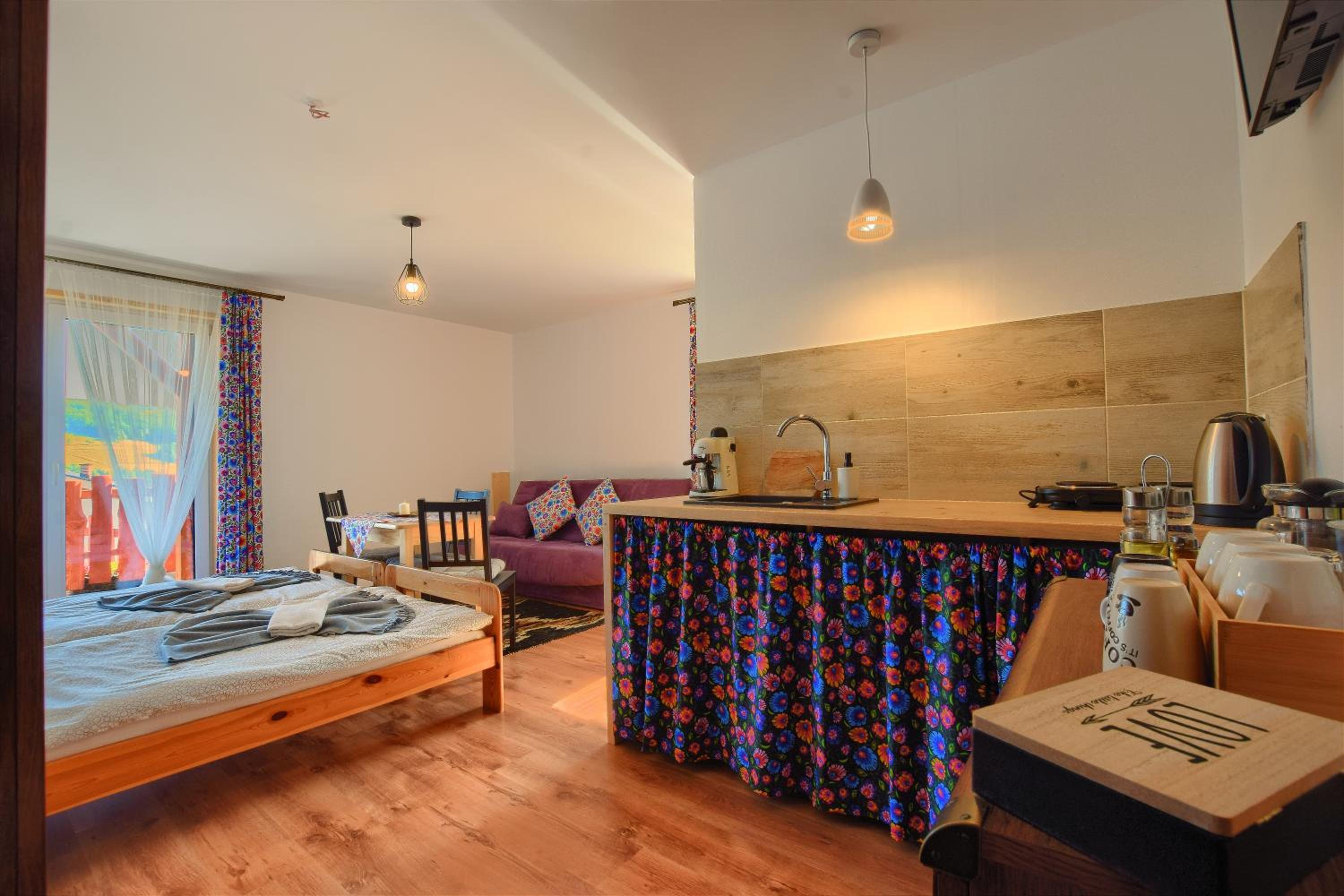 One-Bedroom Apartment - Photo 2